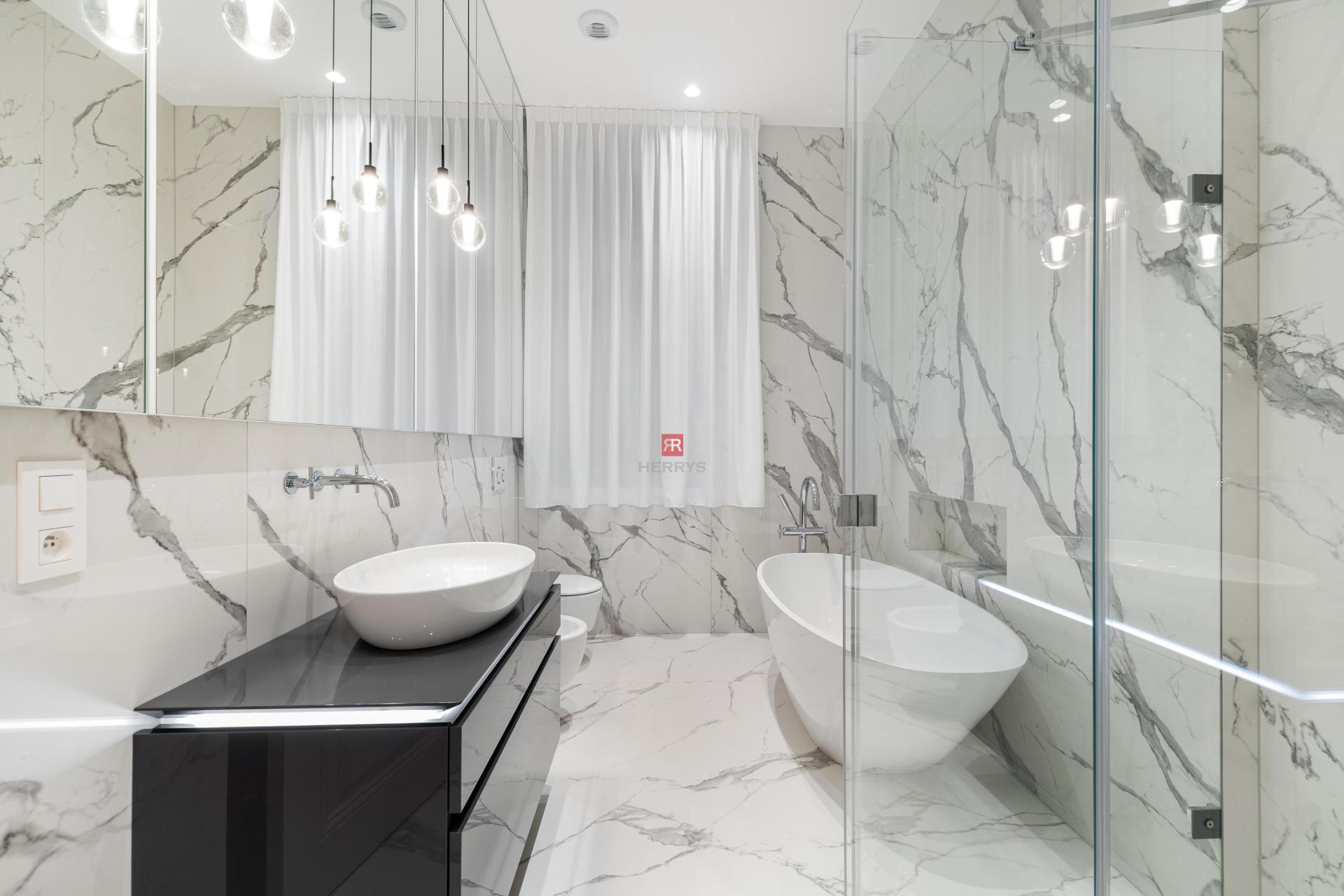 HERRYS - Na prenájom výnimočný 5-izbový apartmán v najžiadanejšej lokalite Starého Mesta