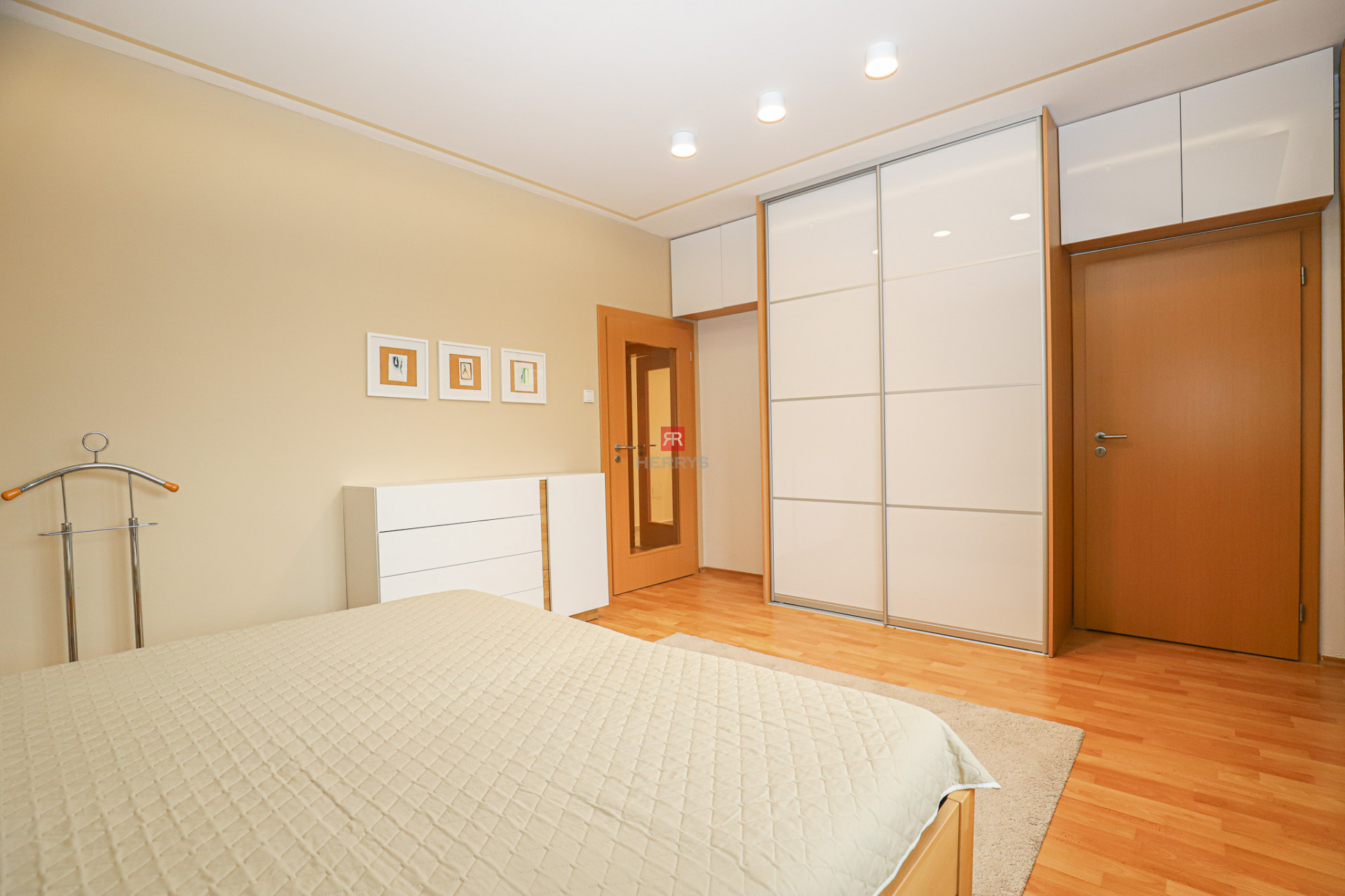 HERRYS - Na prenájom 3-izbový nadštandardný mezonetový byt v rodinnom dome v blízkosti hradu