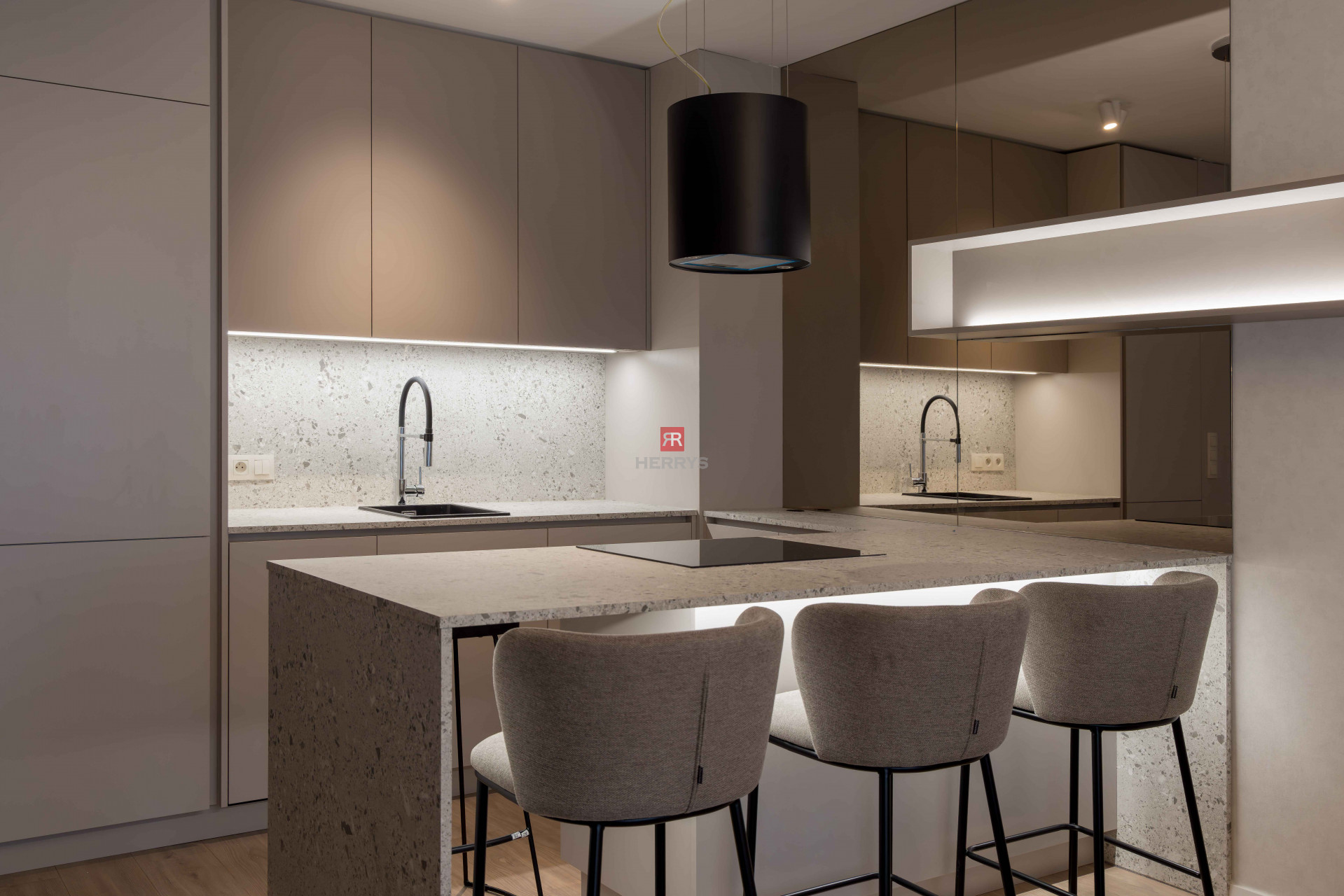 HERRYS - Na prenájom nadštandardne zariadený a klimatizovaný 2-izbový byt v Ovocných Sadoch