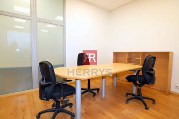 HERRYS - Na prenájom 80 m2 kancelária na začiatku Petržalky s 2 parkovacími státiami