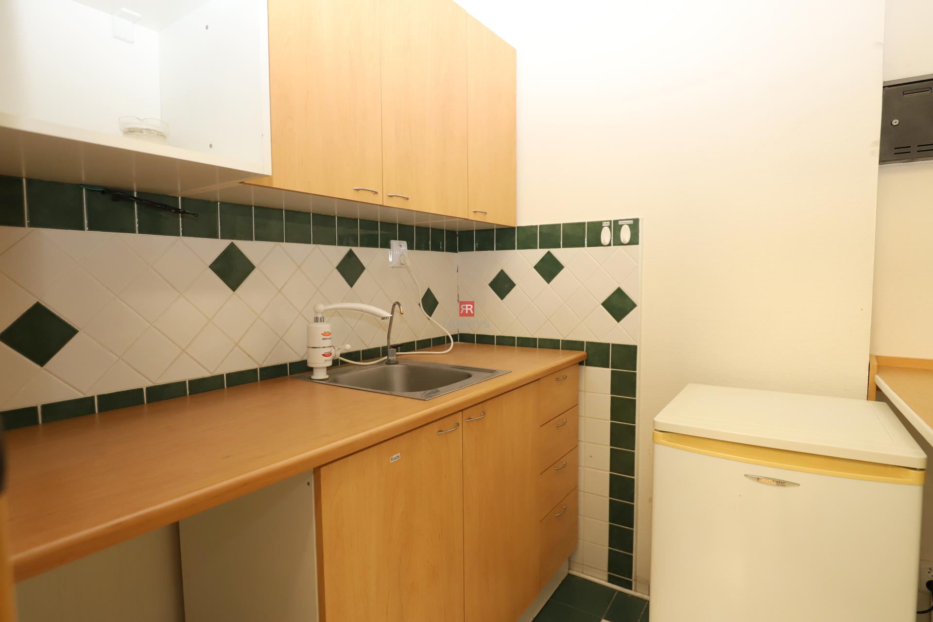 HERRYS - Na prenájom 80 m2 kancelária na začiatku Petržalky so 2 parkovacími státiami