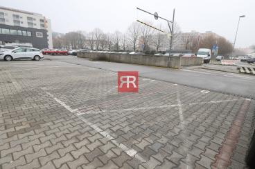 HERRYS - Na prenájom 80 m2 kancelária na začiatku Petržalky s 2 parkovacími státiami
