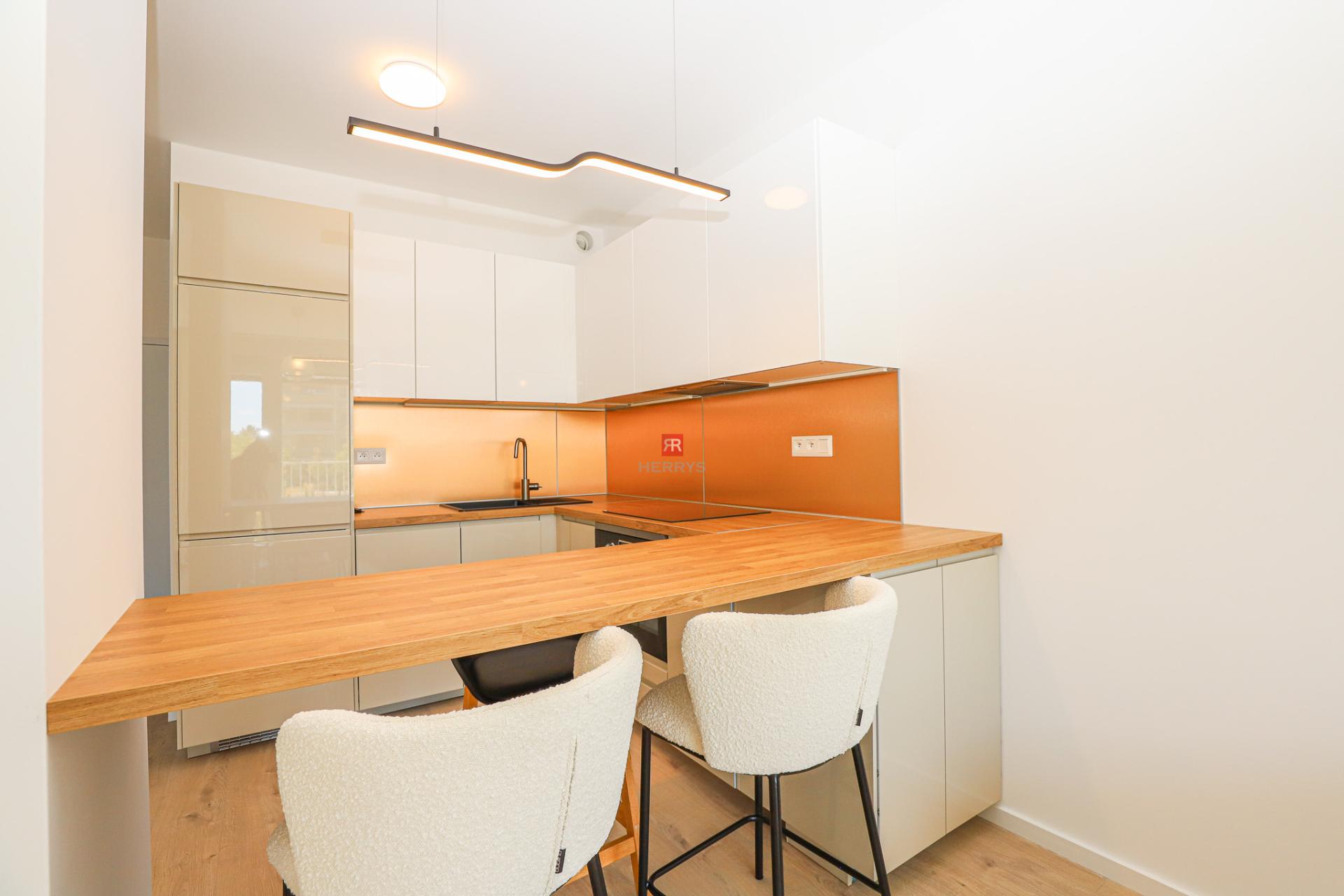 HERRYS - Na prenájom zariadený 2-izbový apartmán s parkovaním v cene, v&nbsp;projekte&nbsp;NOVÝ RUŽINOV