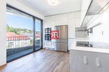 HERRYS – Na predaj luxusný 4-izbový byt s terasou, 2 balkónmi a parkovaním v Rezidencii Sokolská