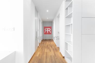 HERRYS – Na predaj luxusný 4-izbový byt s terasou, 2 balkónmi a parkovaním v Rezidencii Sokolská