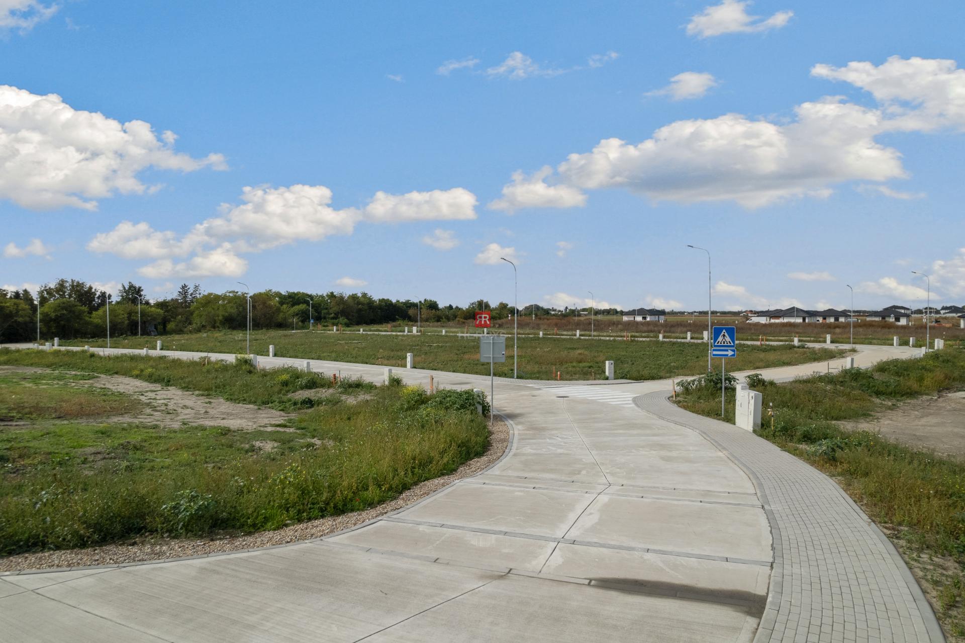 HERRYS - Na predaj investičná príležitosť: Pozemok v obci Hviezdoslavov na výstavbu radových domov