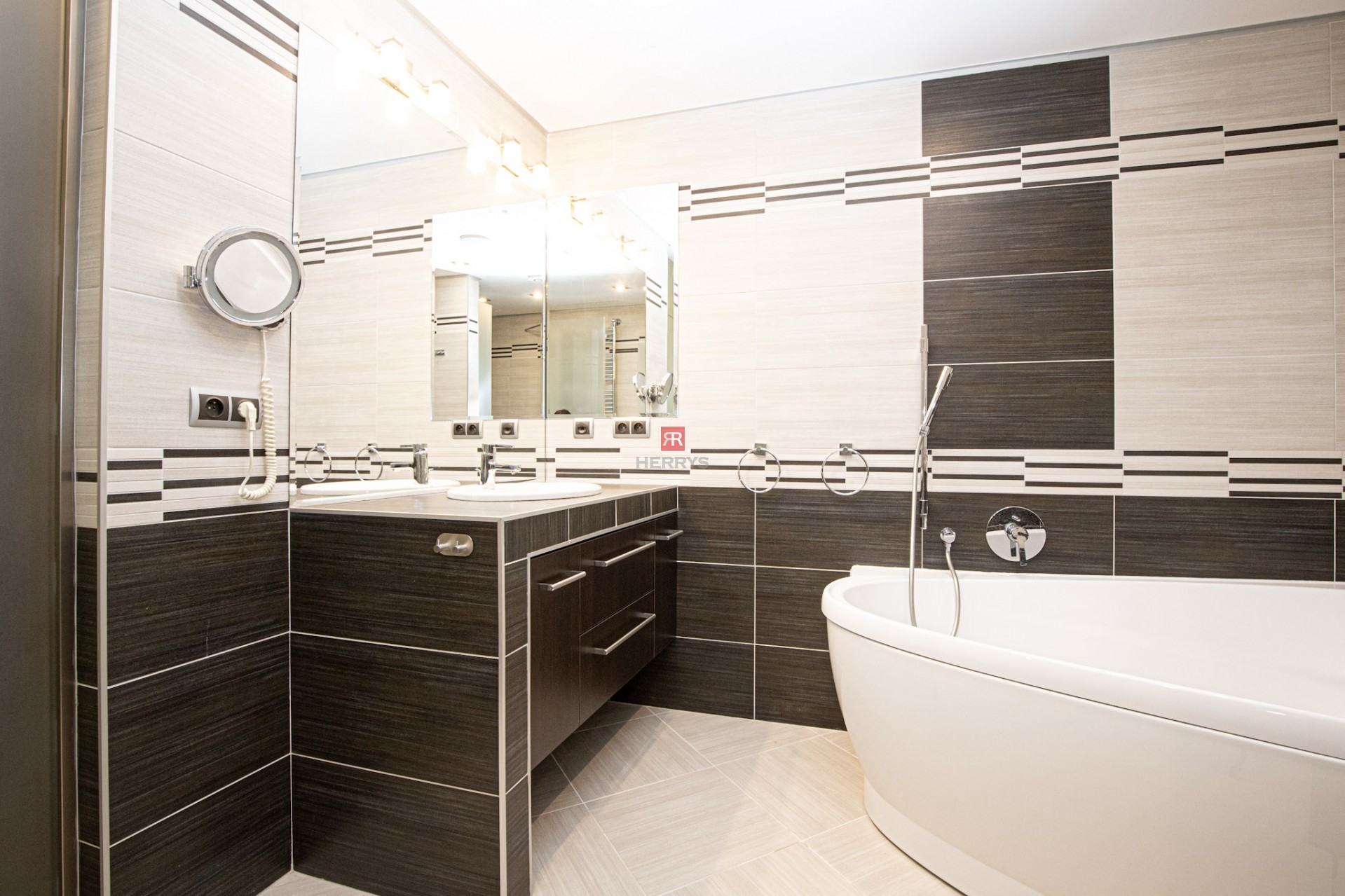 HERRYS - Na prenájom nadštandardný 6 izbový byt s krbom v blízkosti centra