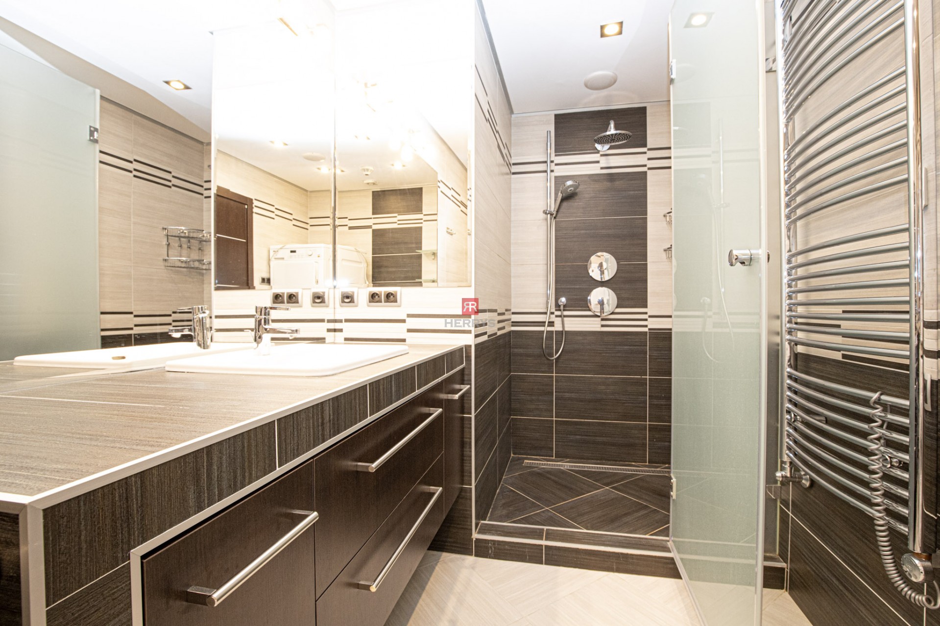 HERRYS - Na prenájom nadštandardný 6 izbový byt s krbom v blízkosti centra