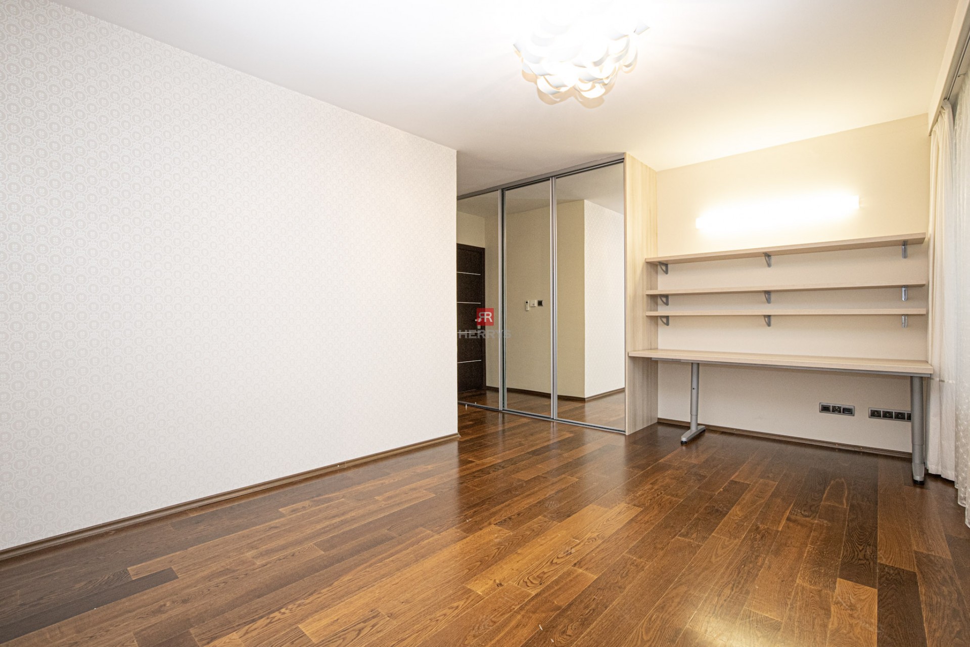 HERRYS - Na prenájom nadštandardný 6 izbový byt s krbom v blízkosti centra