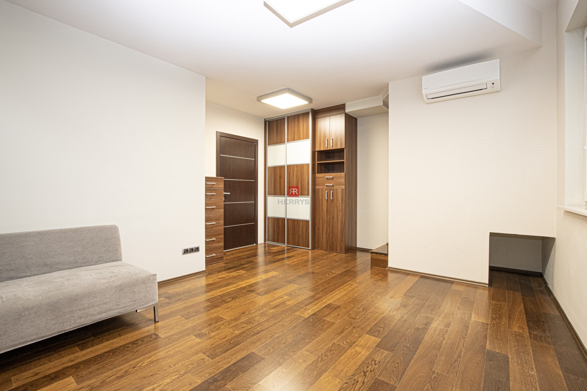 HERRYS - Na prenájom nadštandardný 6 izbový byt s krbom v blízkosti centra