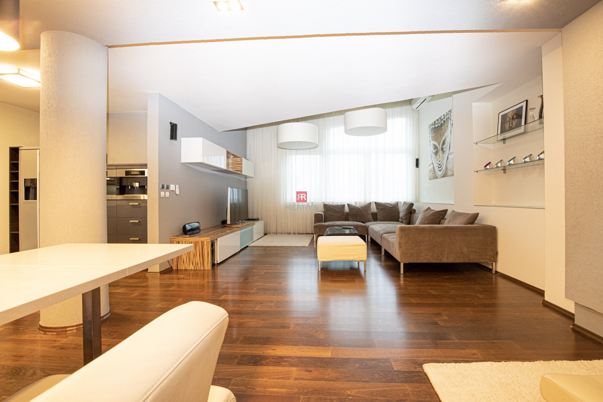 HERRYS - Na prenájom nadštandardný 6 izbový byt s krbom v blízkosti centra