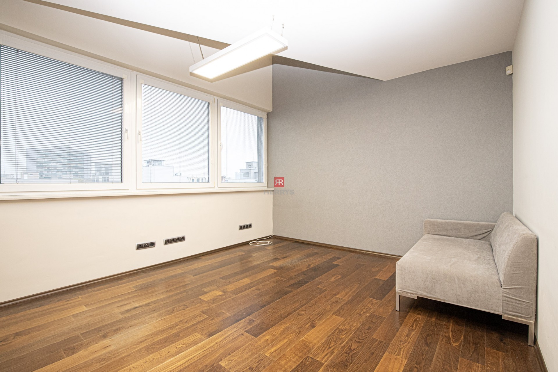 HERRYS - Na prenájom nadštandardný 6 izbový byt s krbom v blízkosti centra