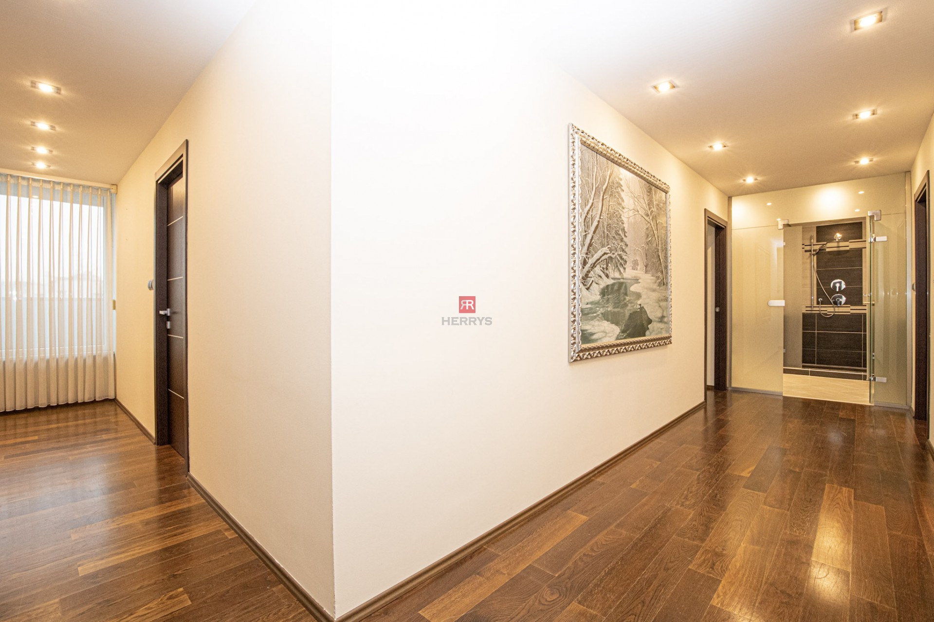 HERRYS - Na prenájom nadštandardný 6 izbový byt s krbom v blízkosti centra