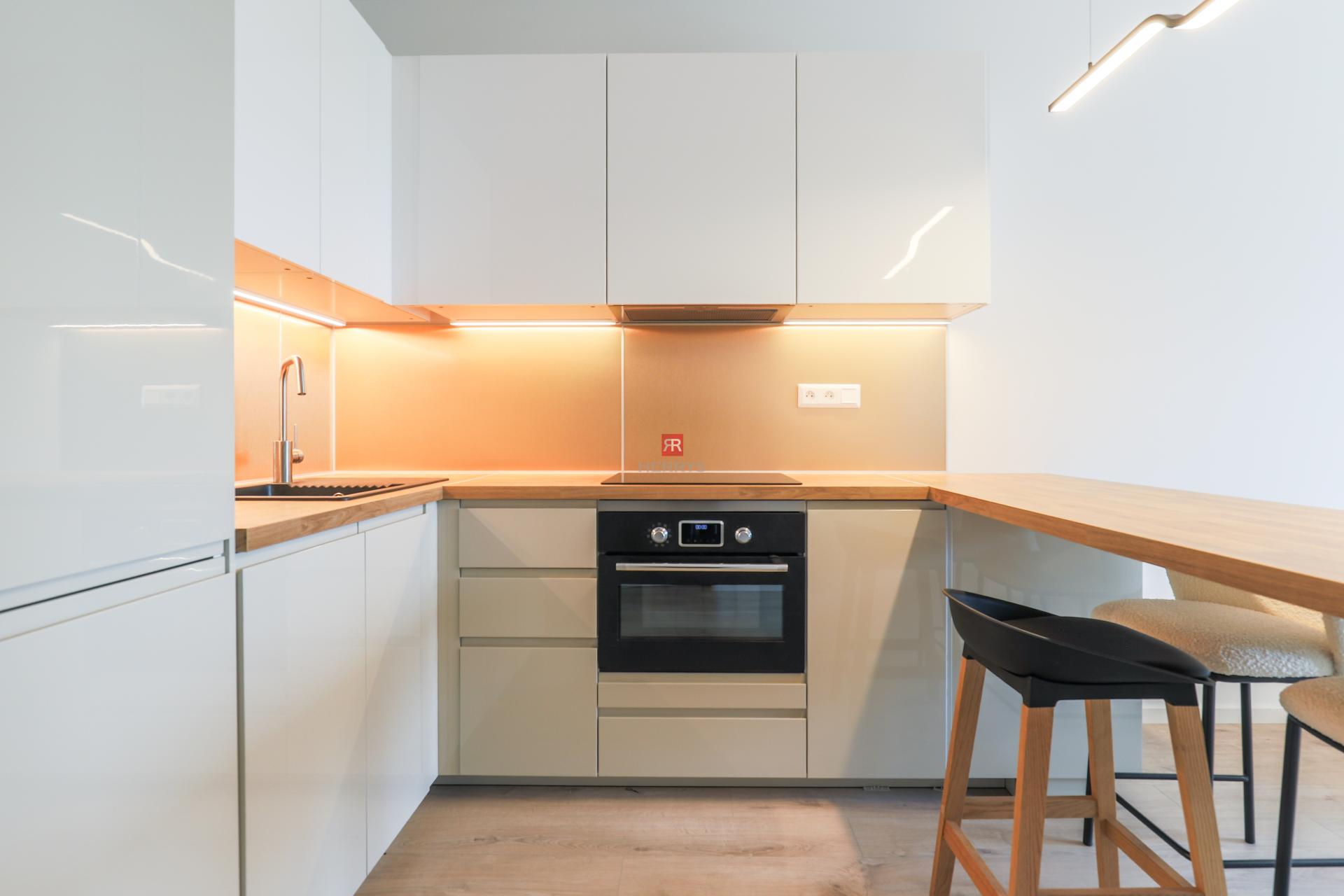 HERRYS - Na prenájom zariadený 2-izbový apartmán s parkovaním v cene, v&nbsp;projekte&nbsp;NOVÝ RUŽINOV
