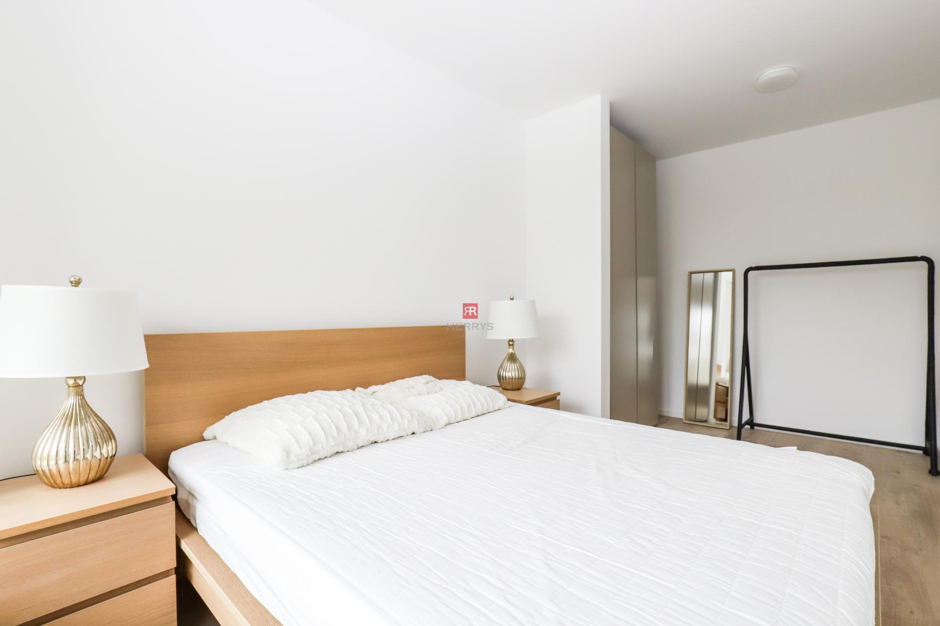 HERRYS - Na prenájom zariadený 2-izbový apartmán s parkovaním v cene, v&nbsp;projekte&nbsp;NOVÝ RUŽINOV