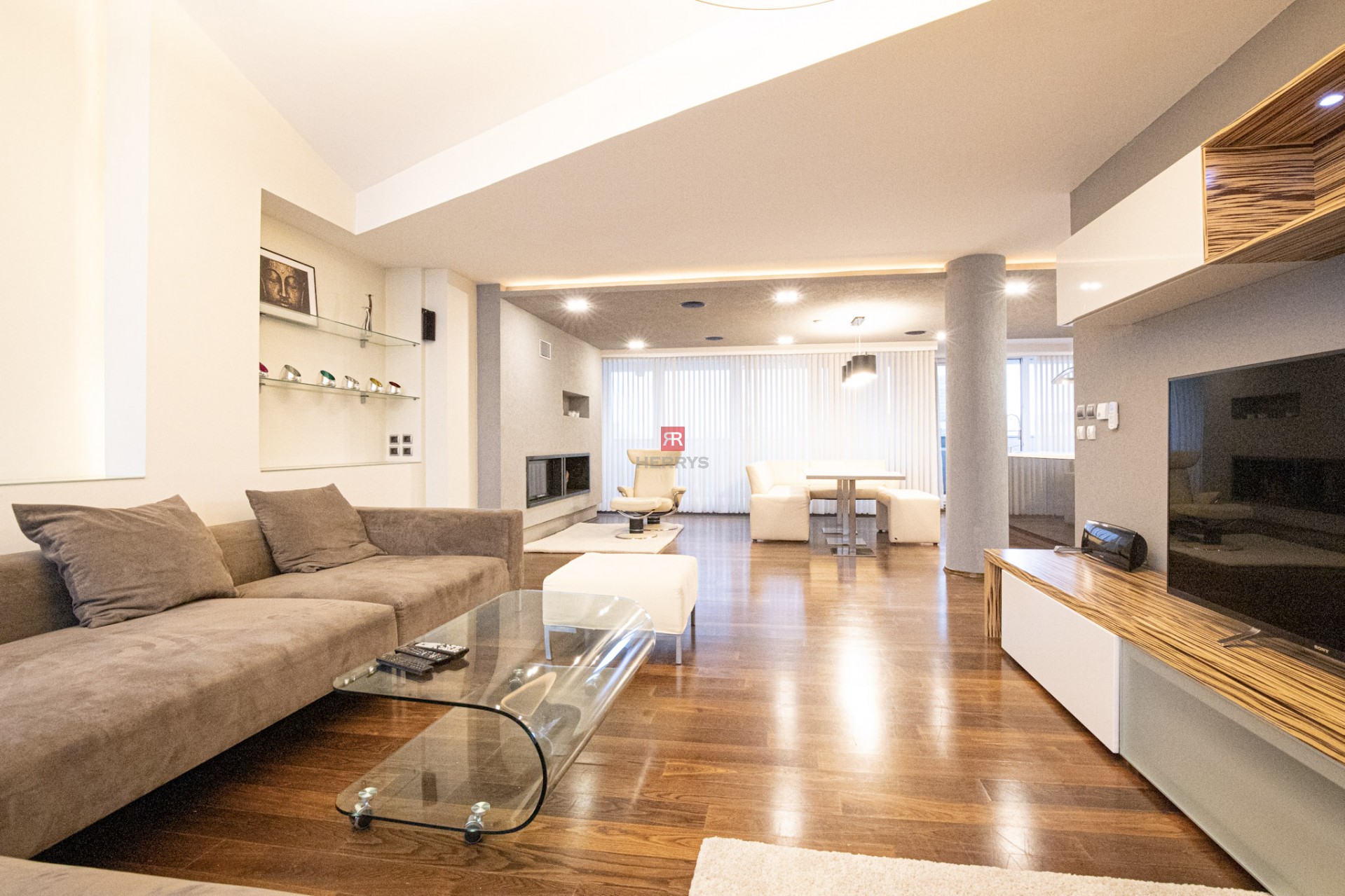 HERRYS - Na prenájom nadštandardný 6 izbový byt s krbom v blízkosti centra