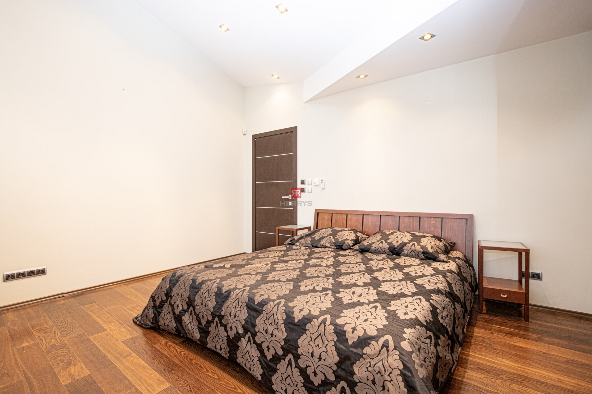 HERRYS - Na prenájom nadštandardný 6 izbový byt s krbom v blízkosti centra