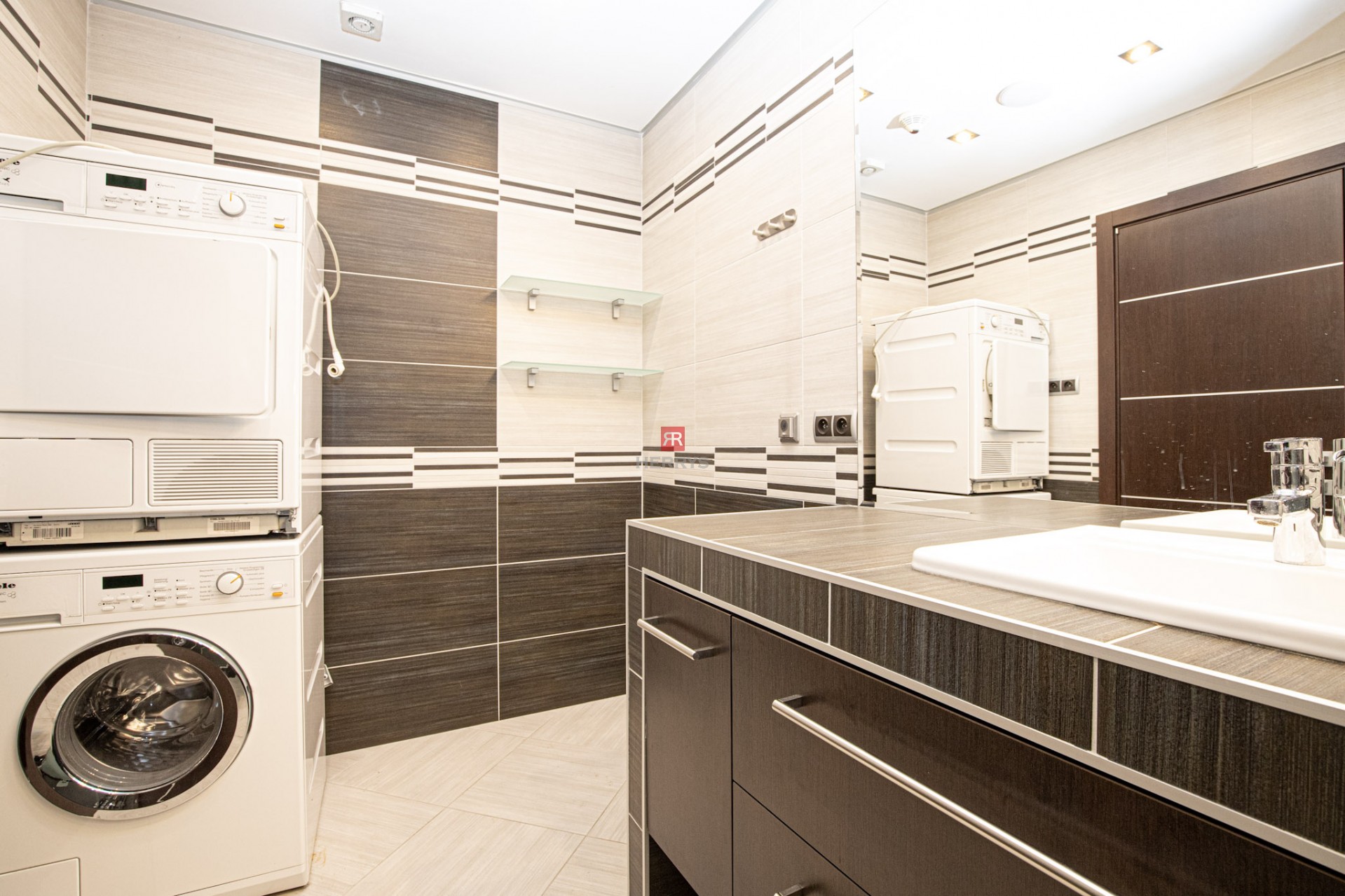 HERRYS - Na prenájom nadštandardný 6 izbový byt s krbom v blízkosti centra