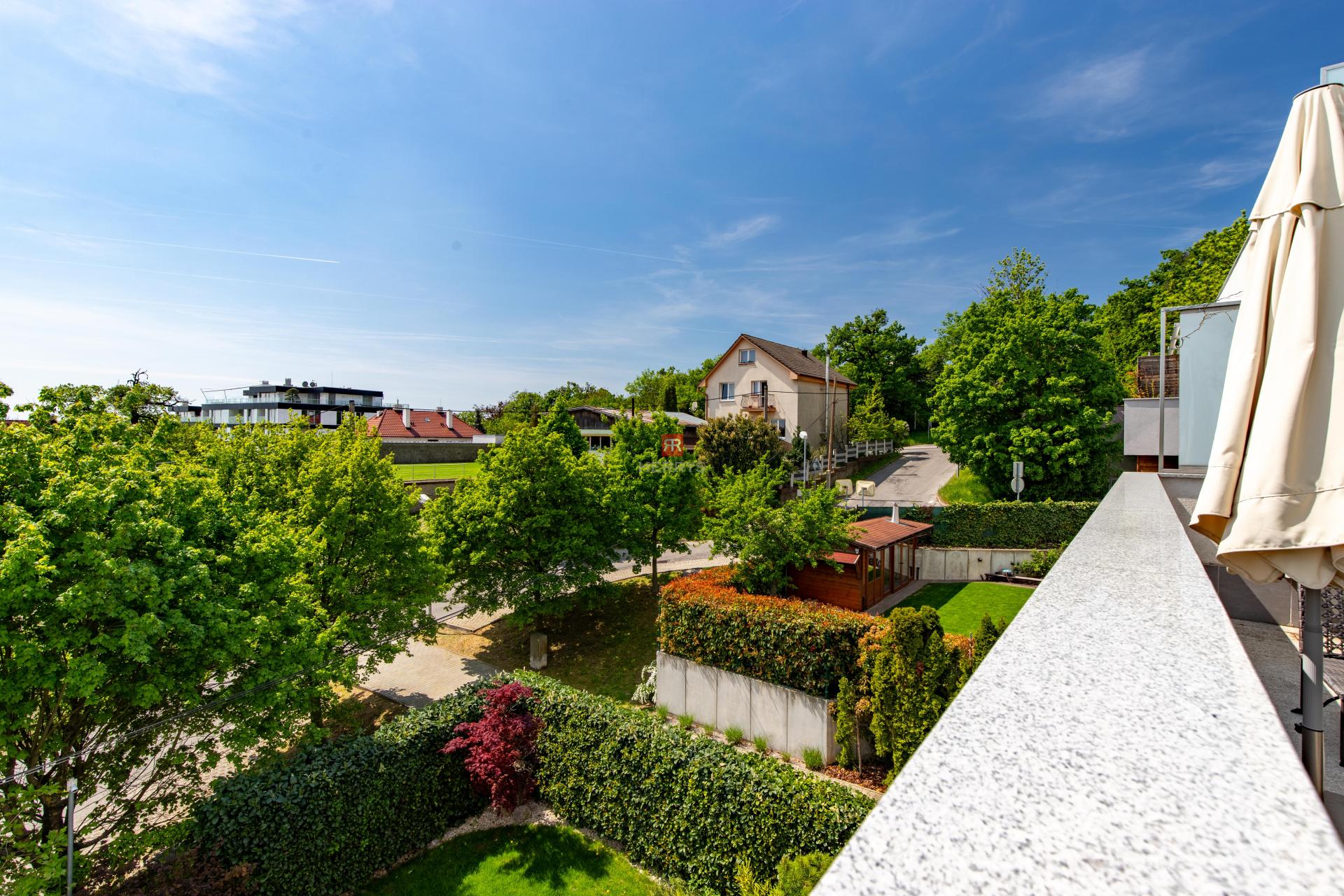 HERRYS - For sale exclusive 4-room apartment in close proximity to the forest in Koliba