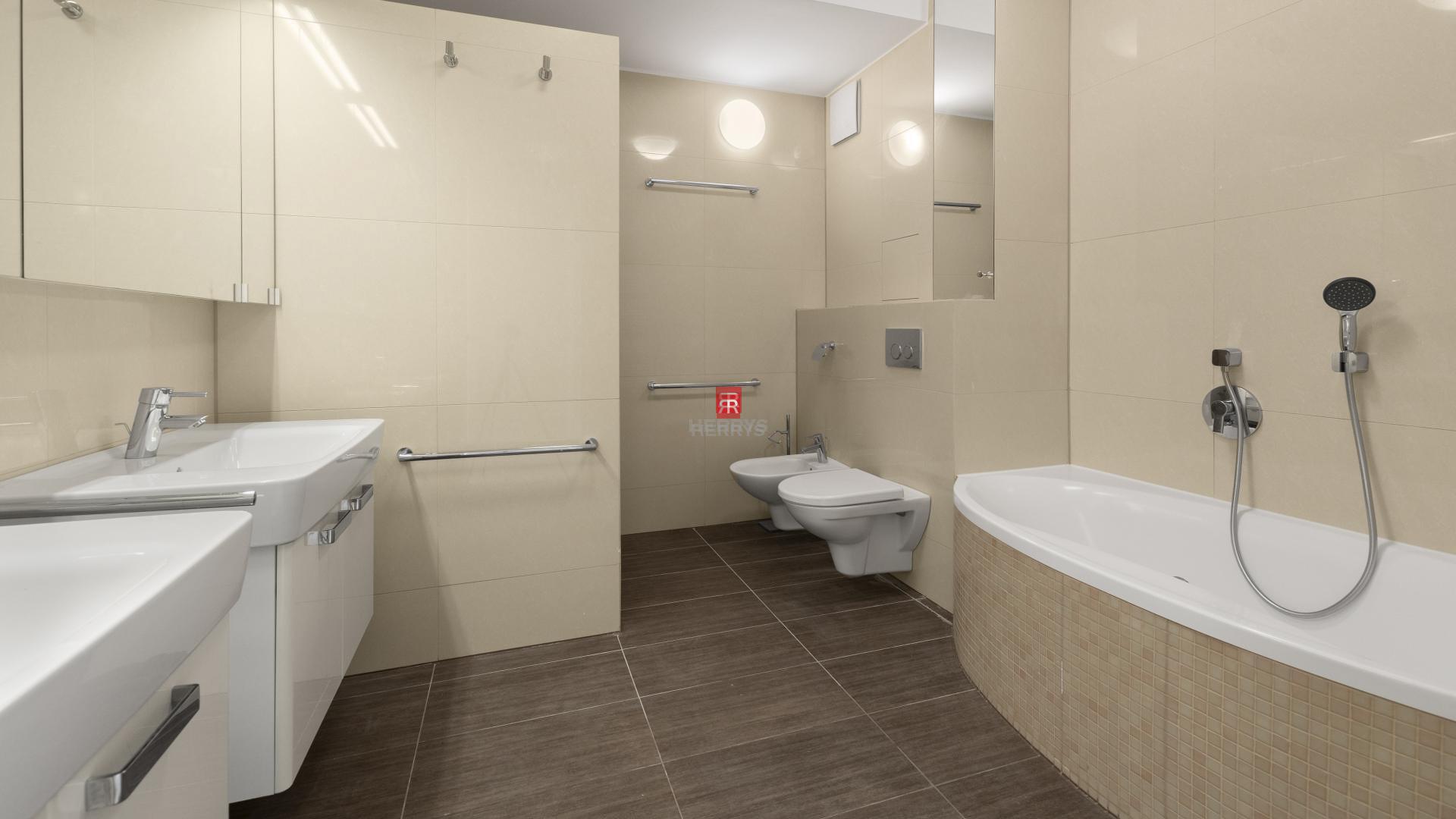 HERRYS - For sale exclusive 4-room apartment in close proximity to the forest in Koliba