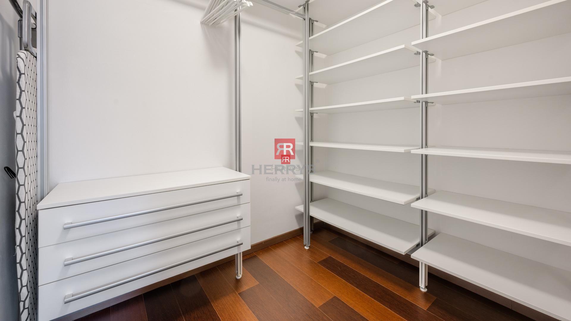 HERRYS - Na predaj priestranný 1,5 izbový byt pri Prezidentskom paláci