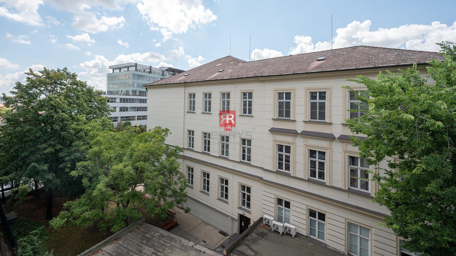 HERRYS - Na predaj priestranný 1,5 izbový byt pri Prezidentskom paláci