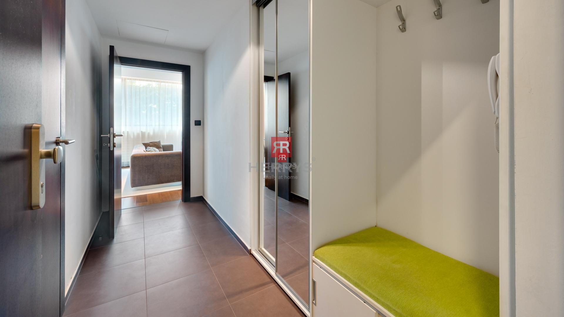 HERRYS - Na predaj priestranný 1,5 izbový byt pri Prezidentskom paláci