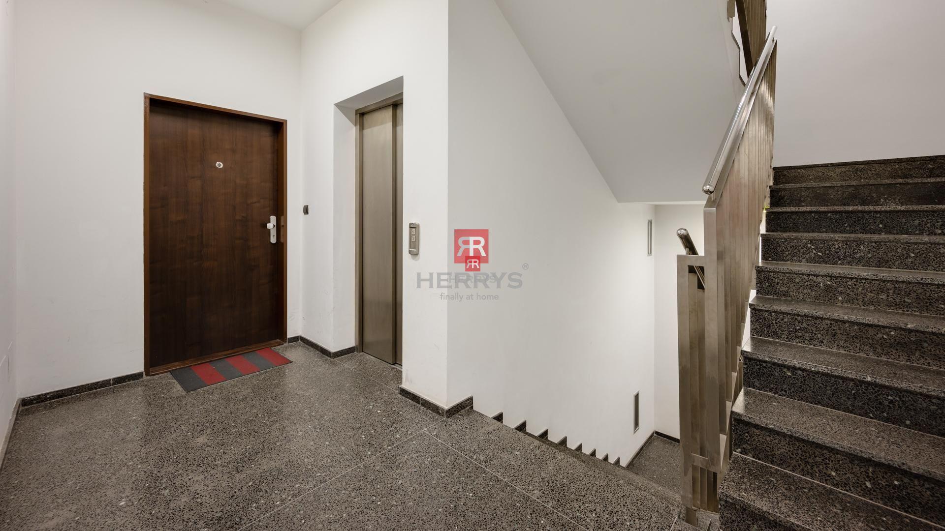 HERRYS - Na predaj priestranný 1,5 izbový byt pri Prezidentskom paláci