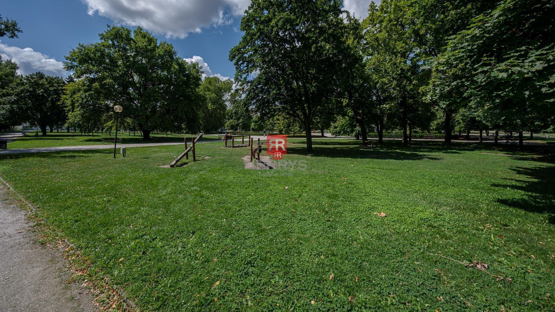 HERRYS - Na predaj priestranný 1,5 izbový byt pri Prezidentskom paláci