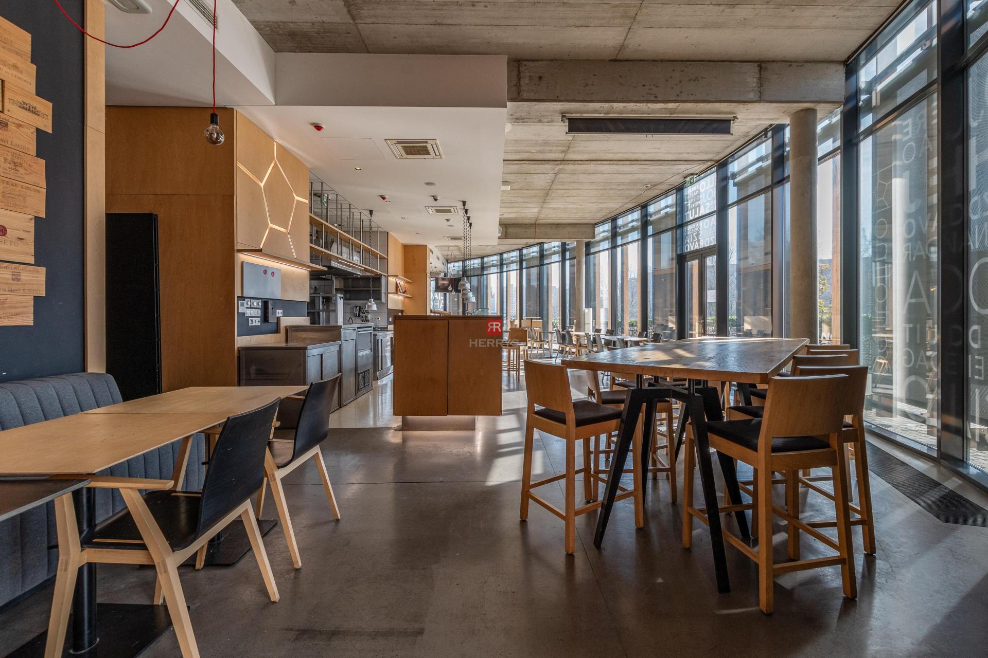 HERRYS - Na prenájom reštaurácia s veľkou terasou v atraktívnom projekte Petržalka City