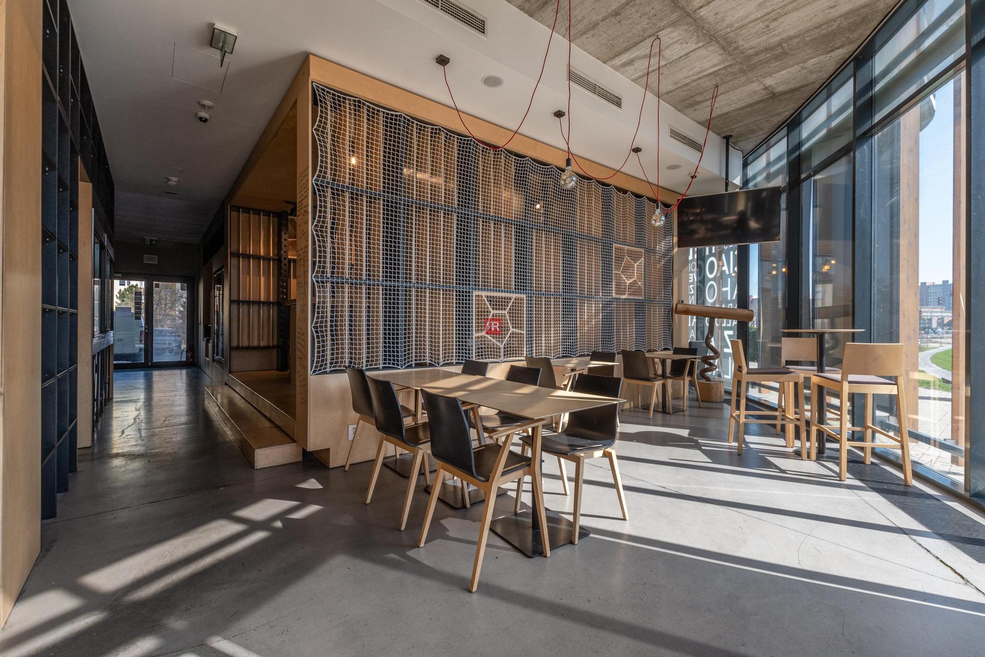 HERRYS - Na prenájom reštaurácia s veľkou terasou v atraktívnom projekte Petržalka City