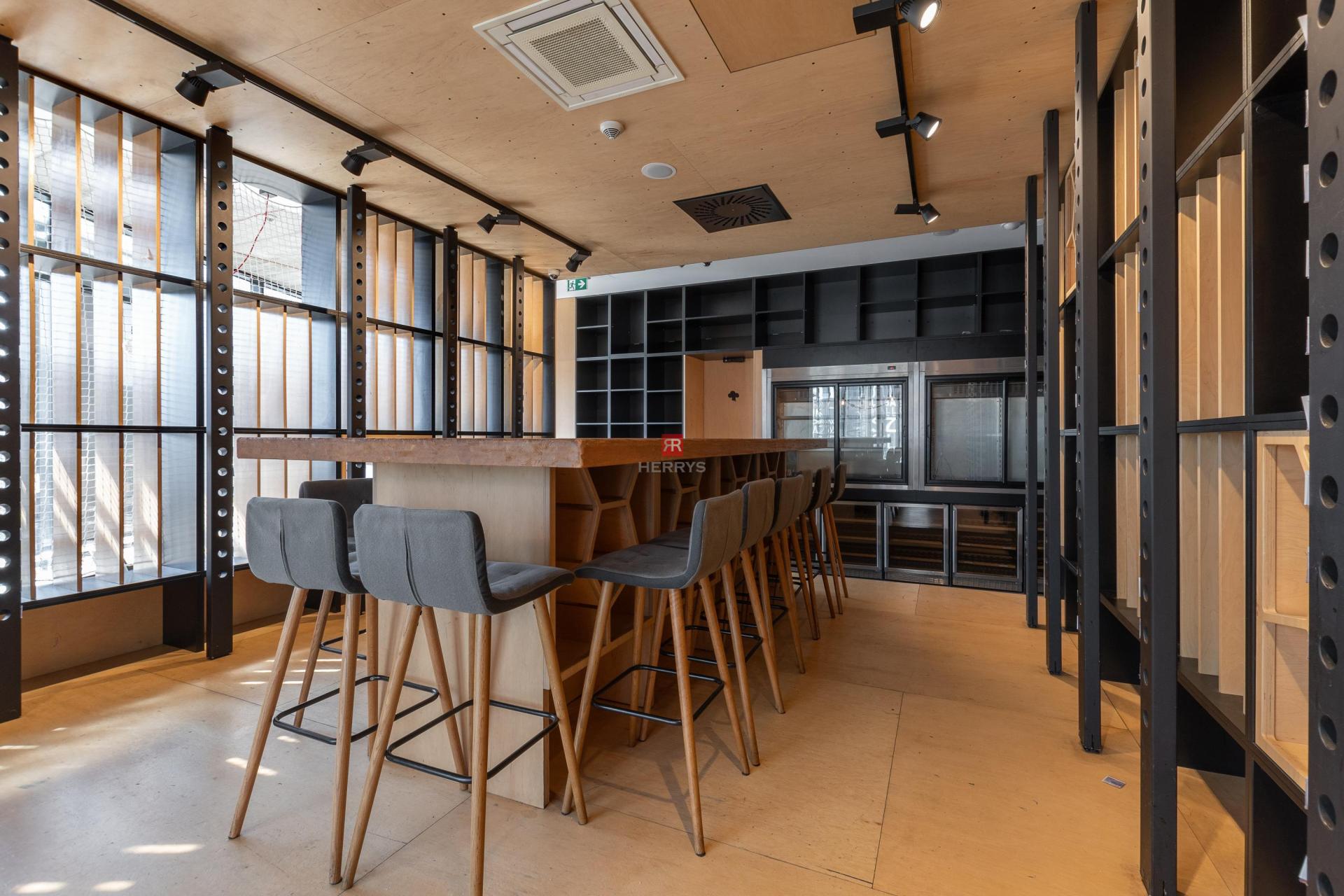 HERRYS - Na prenájom reštaurácia s veľkou terasou v atraktívnom projekte Petržalka City