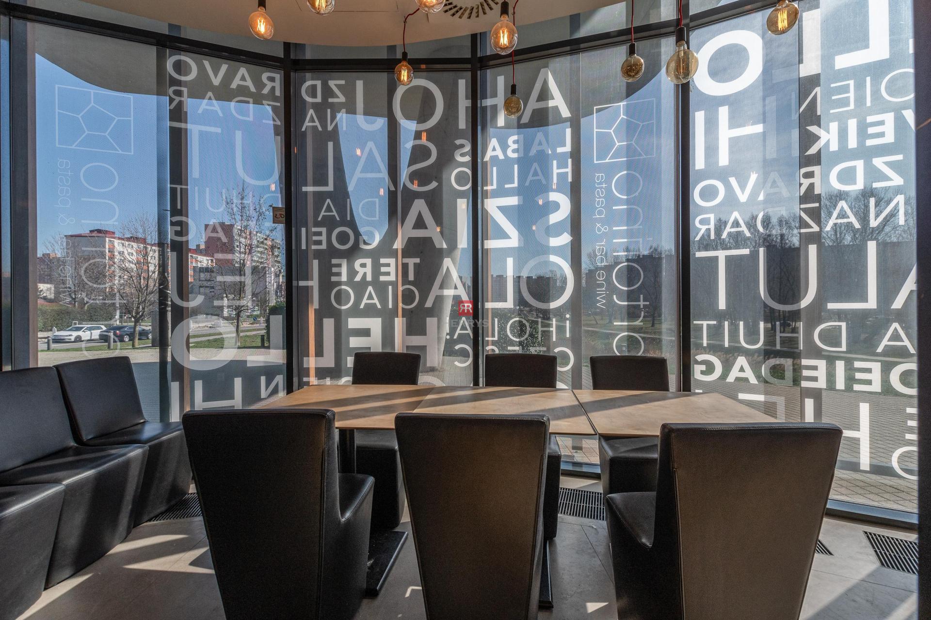 HERRYS - Na prenájom reštaurácia s veľkou terasou v atraktívnom projekte Petržalka City