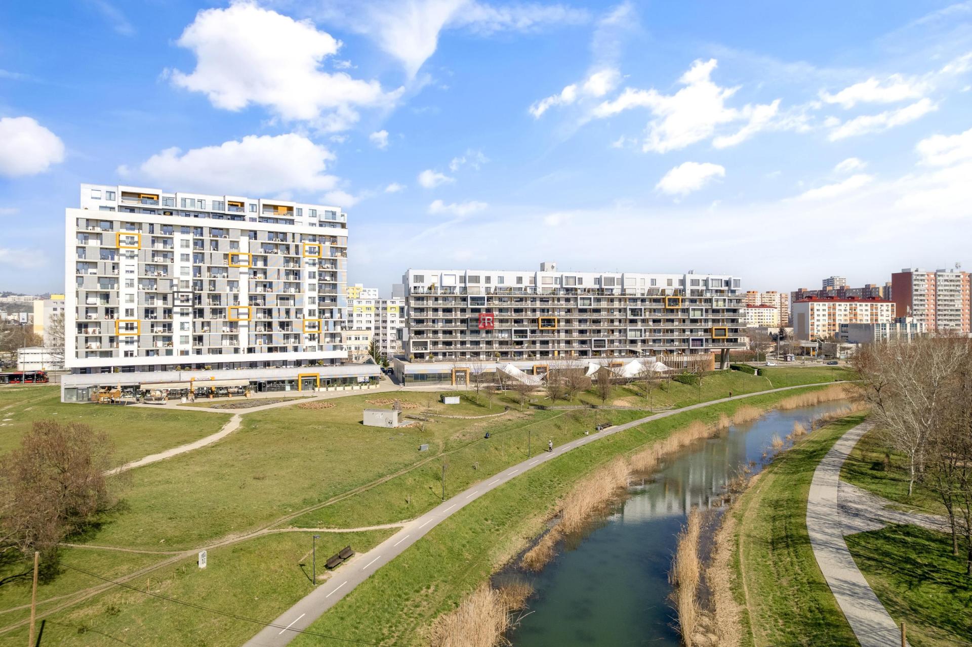 HERRYS - Na prenájom reštaurácia s veľkou terasou v atraktívnom projekte Petržalka City