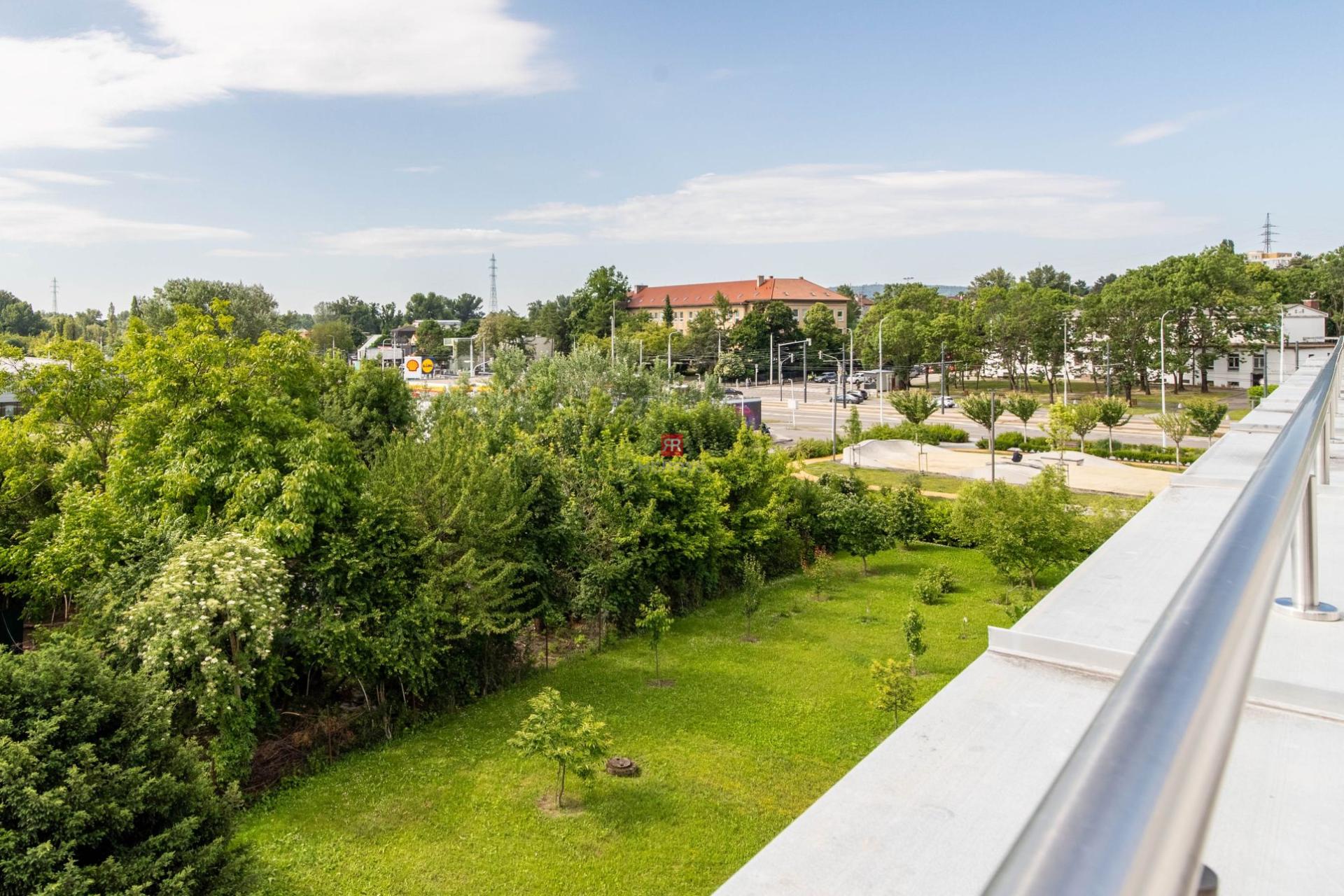HERRYS - Exceptional office building for sale in Karlová Ves