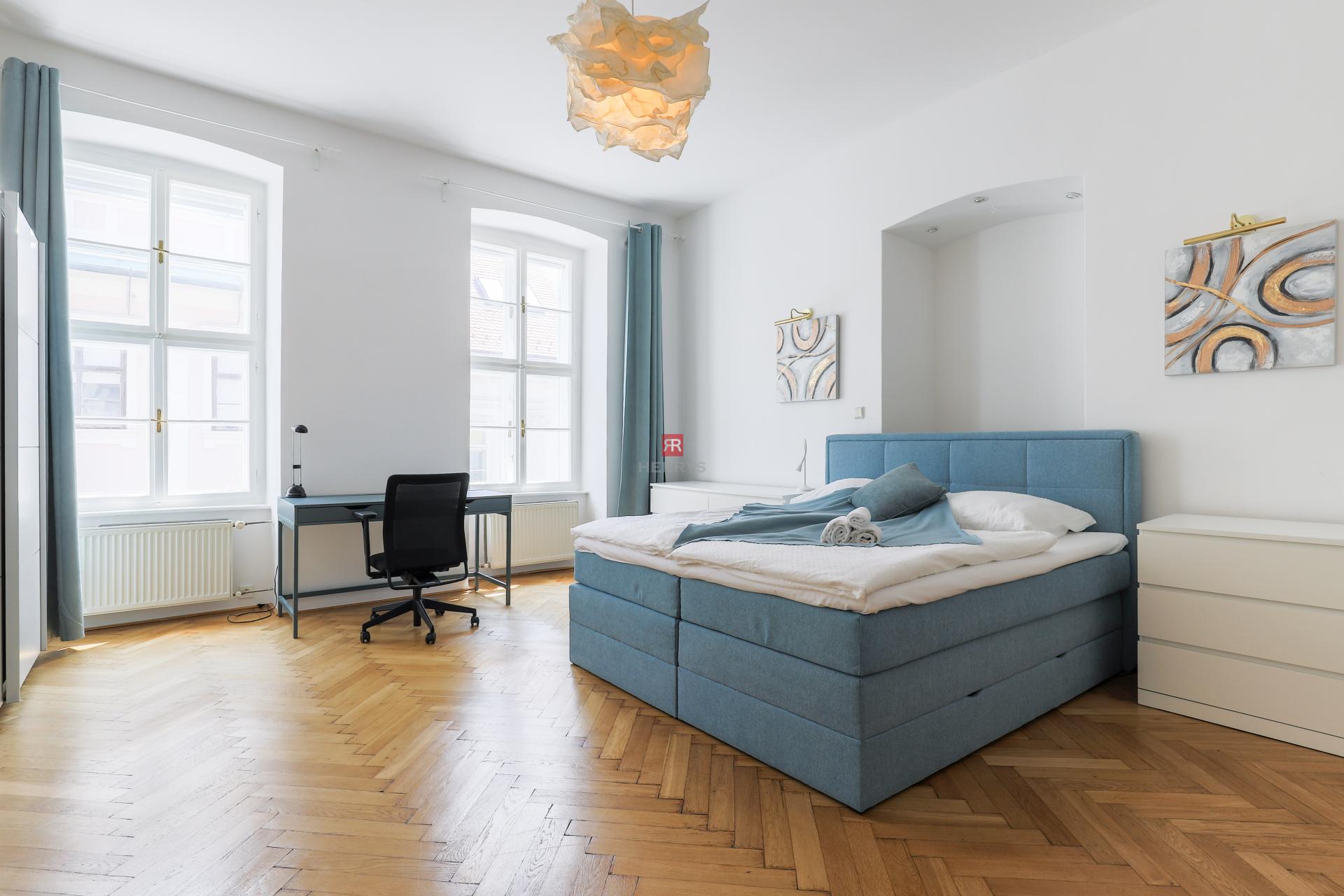 HERRYS - Rent a charming 2-bedroom apartment with high ceilings in the heart of the Old Town