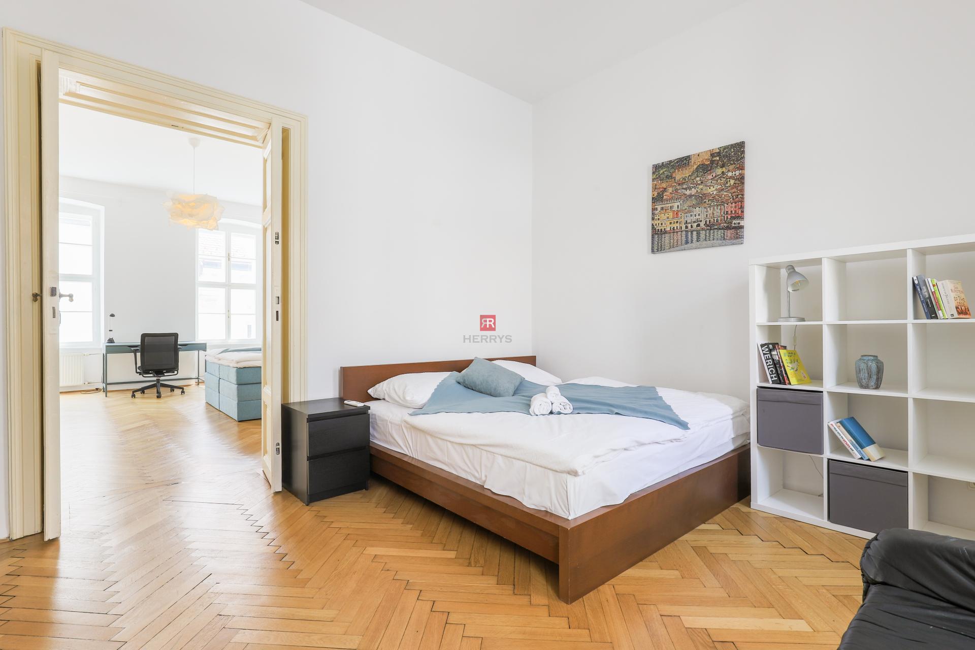 HERRYS - Rent a charming 2-bedroom apartment with high ceilings in the heart of the Old Town
