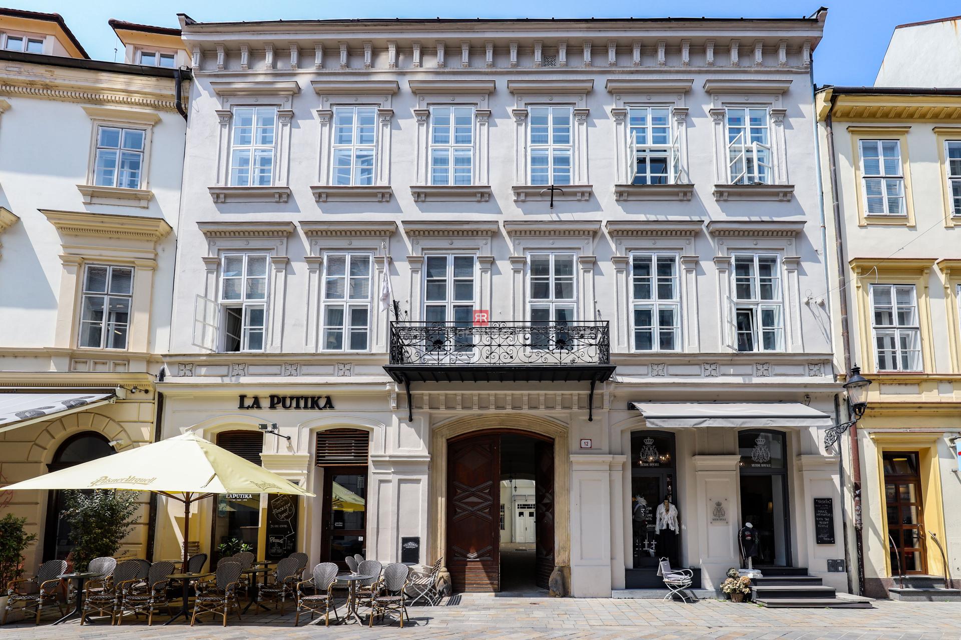 HERRYS - Rent a charming 2-bedroom apartment with high ceilings in the heart of the Old Town