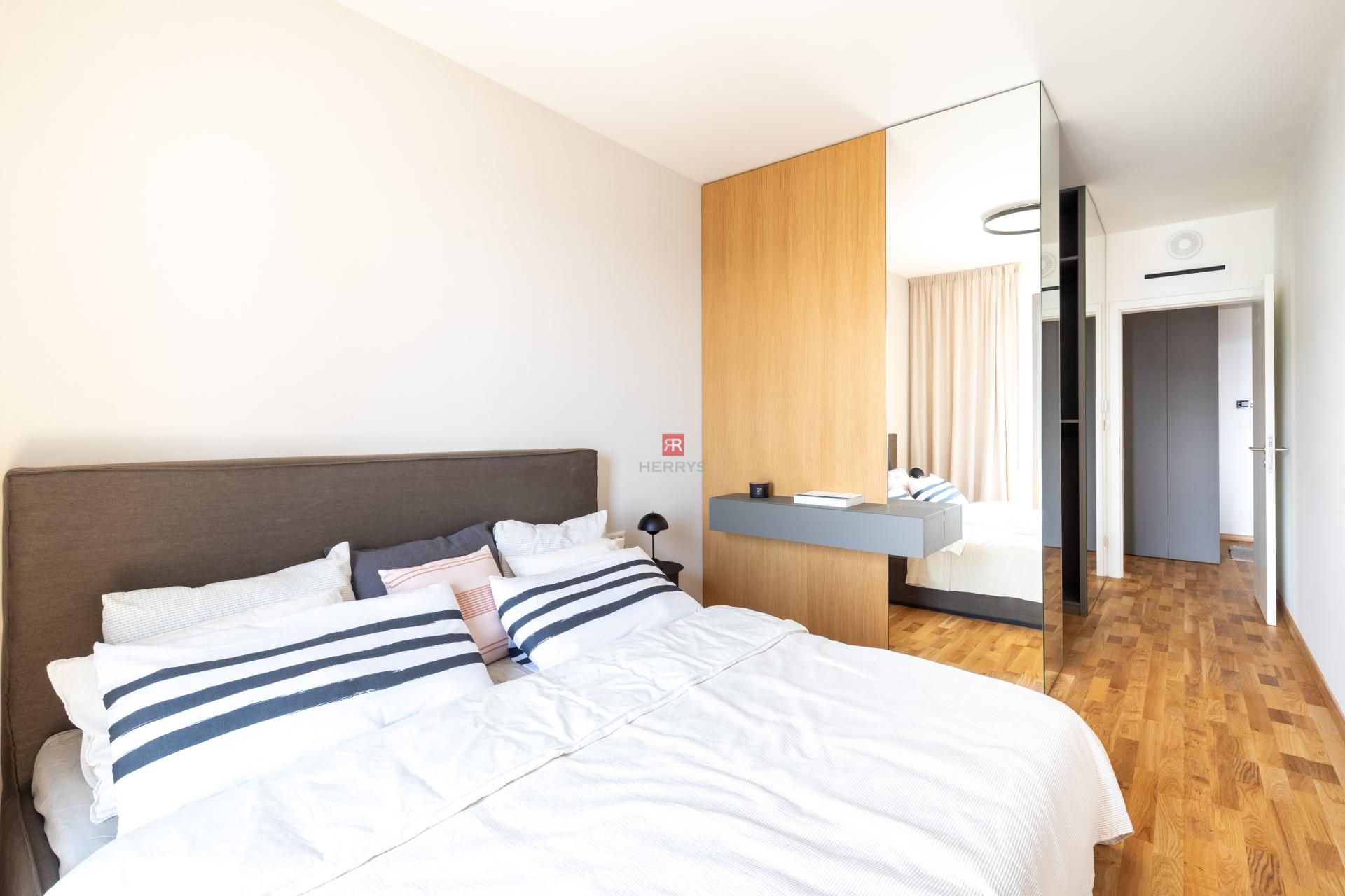 HERRYS exclusively offers for sale a 2-room apartment in the METROPOLIS project – this could be your new home!