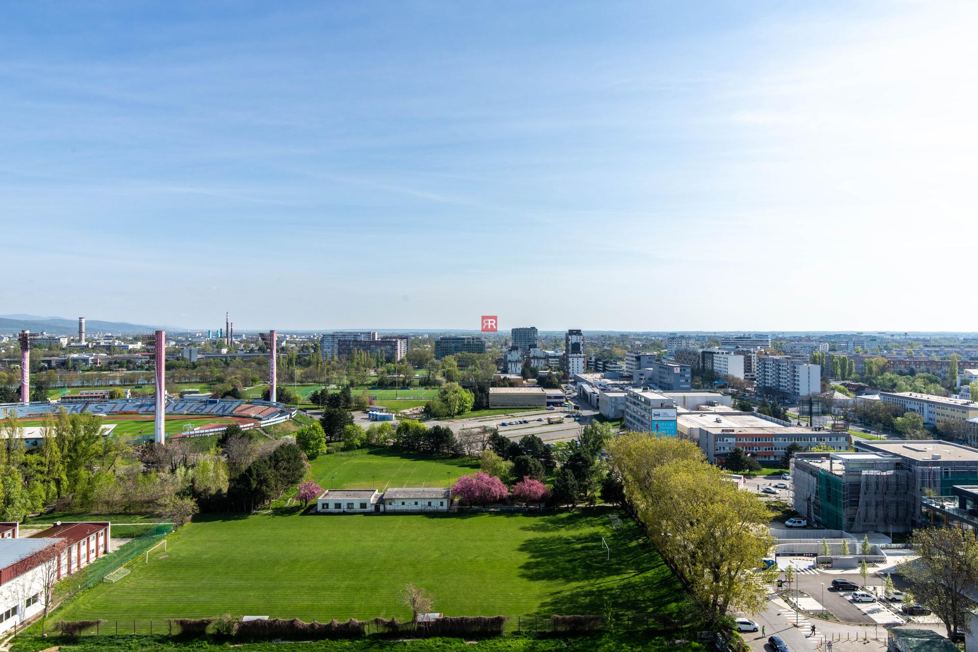 HERRYS - Na prenájom priestranný 1-izbový byt na Bajkalskej ulici, v projekte III veže