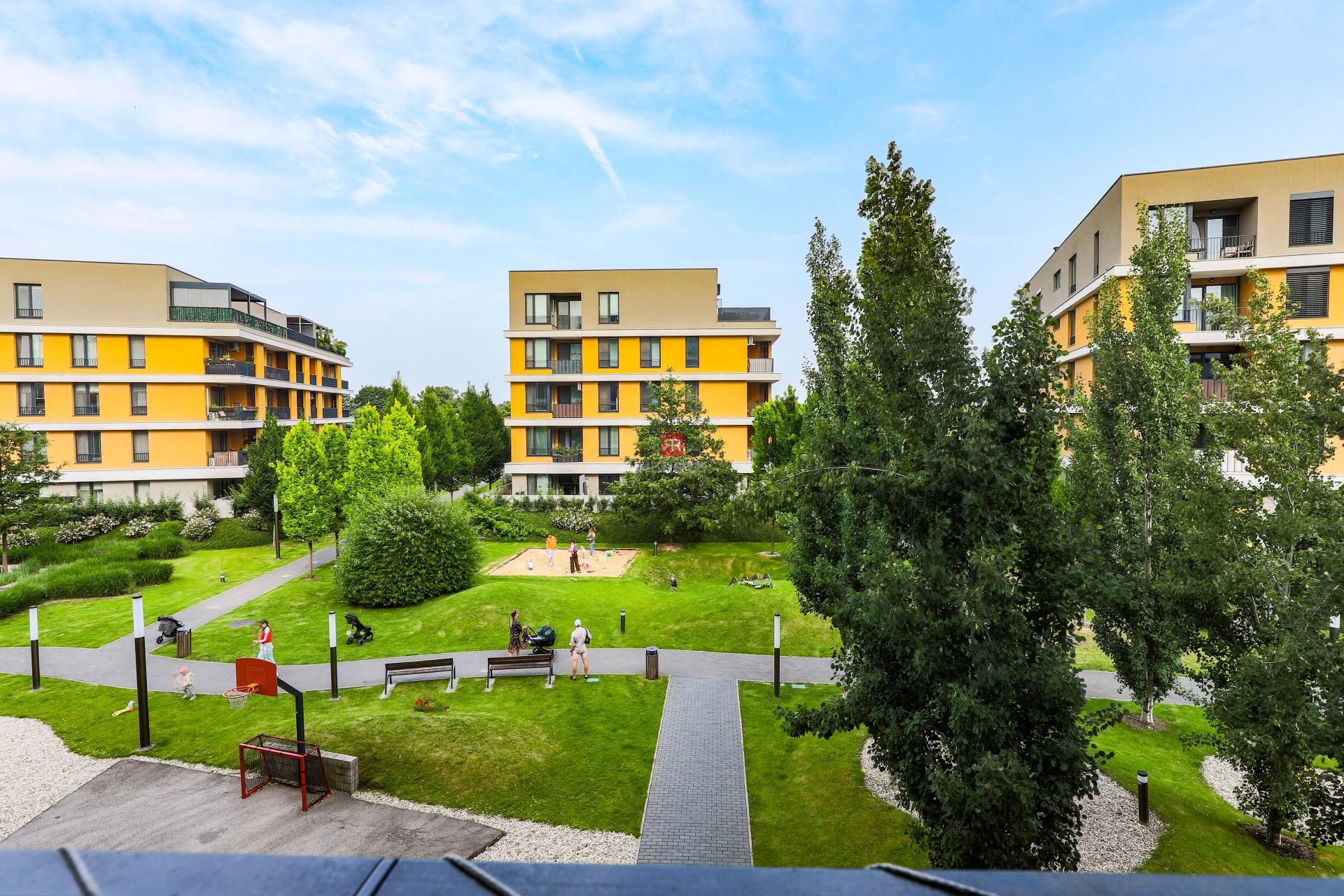 HERRYS - NA prenájom 2-izbový byt s pivnicou a garážou, Nový Ružinov