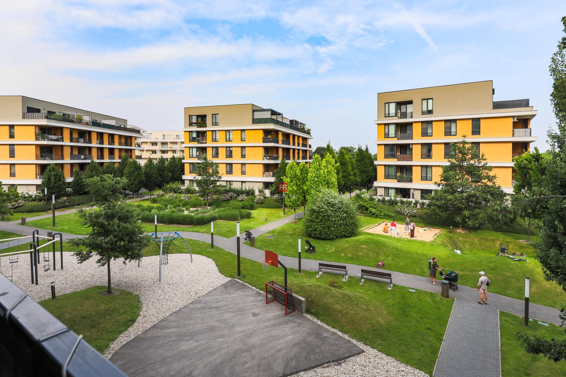 HERRYS - NA prenájom 2-izbový byt s pivnicou a garážou, Nový Ružinov