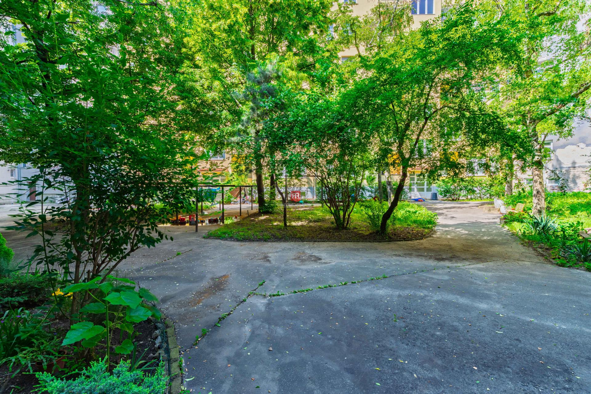 HERRYS - Na predaj priestranný 3-izbový byt v Starom meste s možnosťou prerobenia na 4-izbový