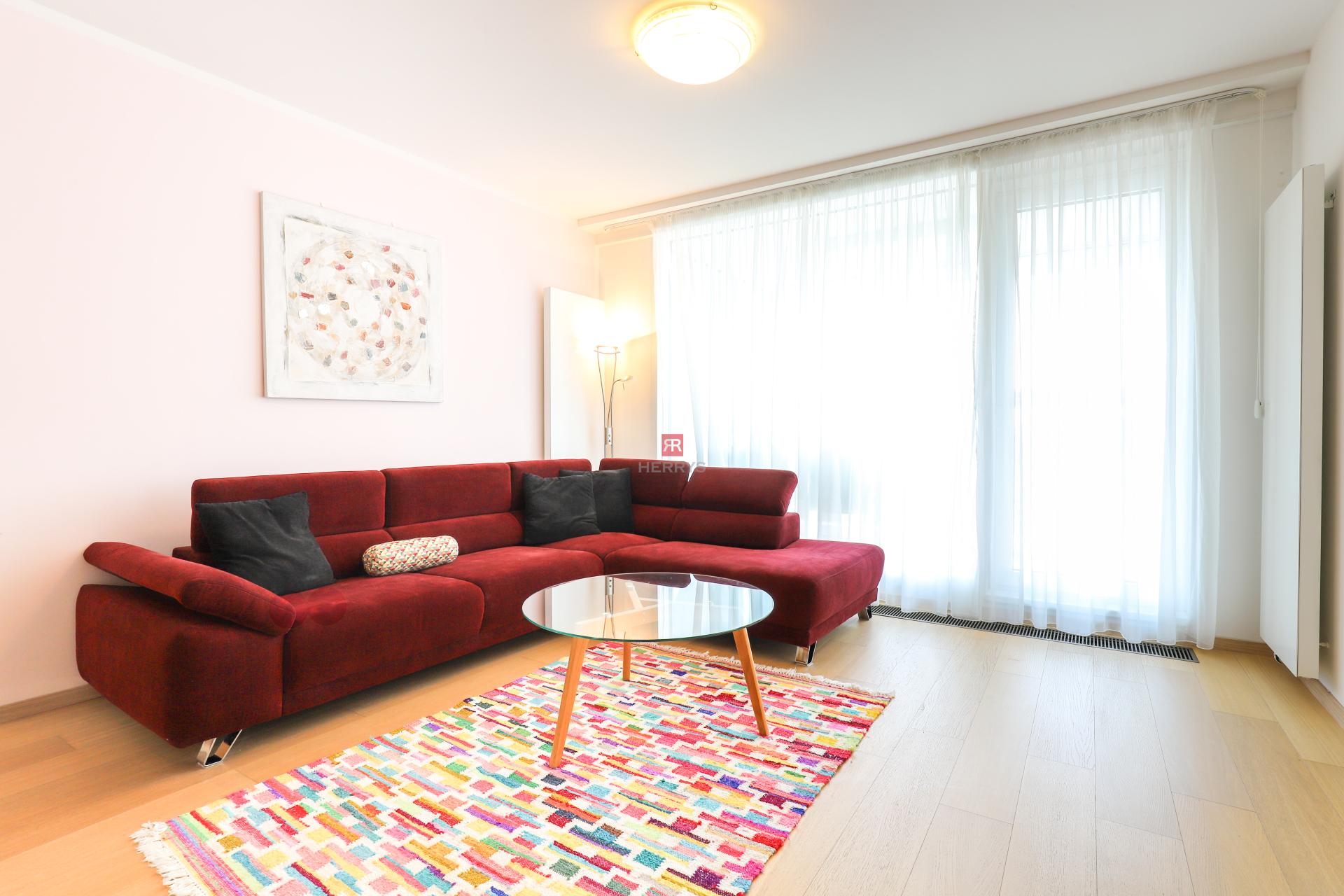 HERRYS - Na prenájom moderný 3i byt v projekte Panorama City s parkovacím miestom, internetom a TV