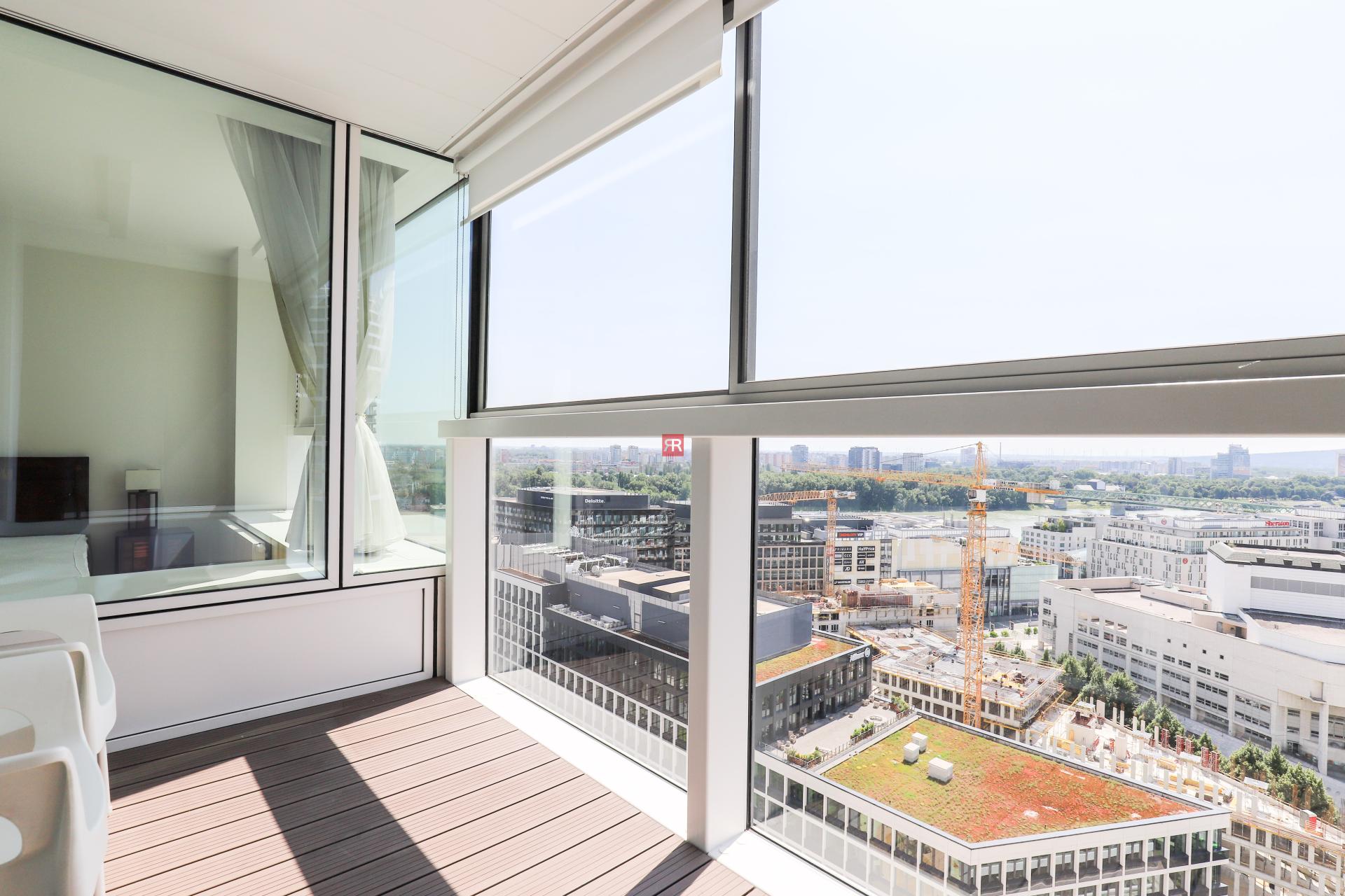 HERRYS - Na prenájom moderný 3i byt v projekte Panorama City s parkovacím miestom, internetom a TV