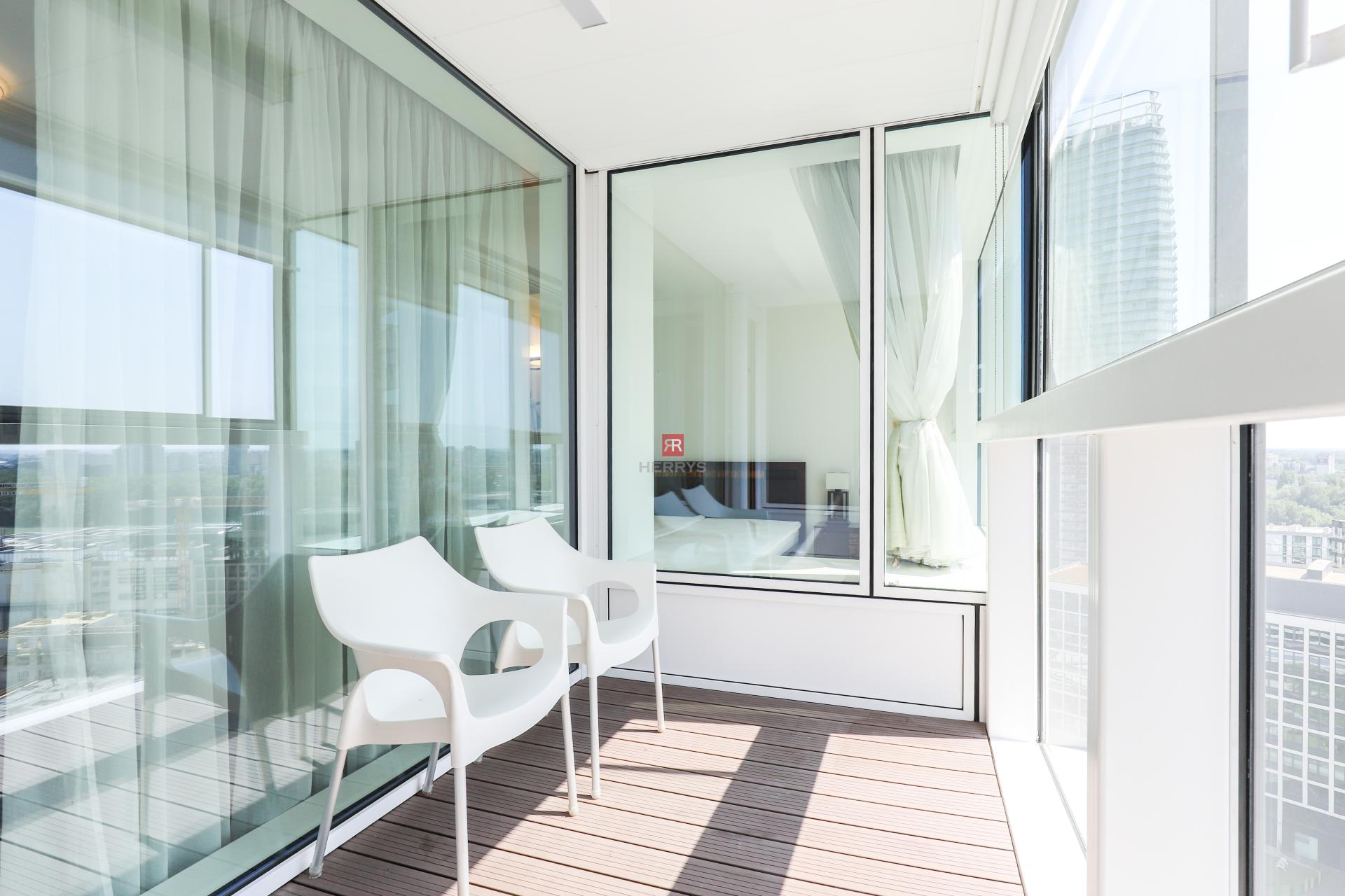 HERRYS - Na prenájom moderný 3i byt v projekte Panorama City s parkovacím miestom, internetom a TV
