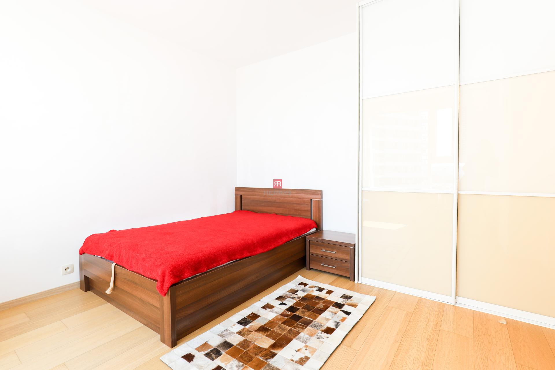 HERRYS - Na prenájom moderný 3i byt v projekte Panorama City s parkovacím miestom, internetom a TV