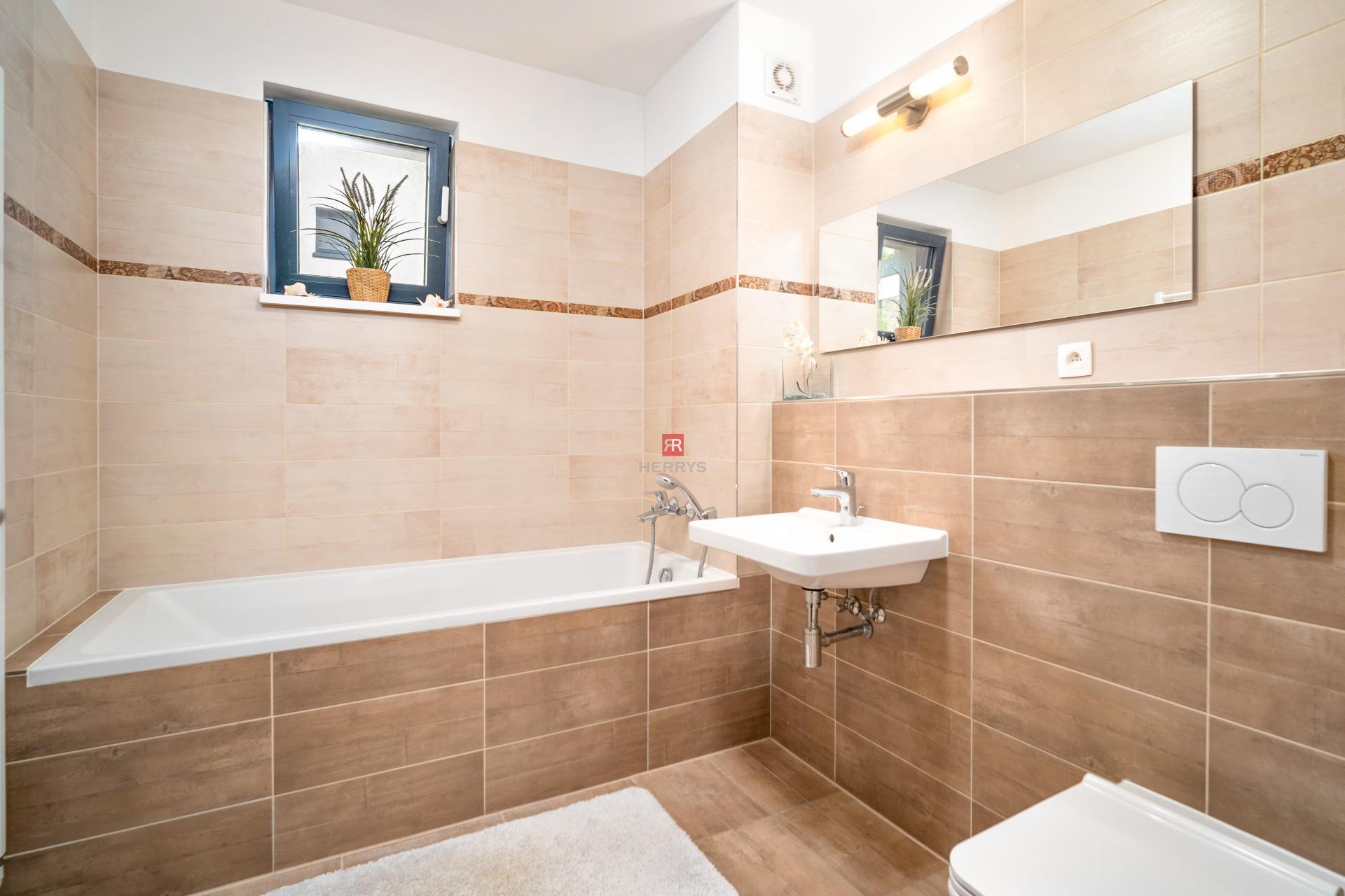 HERRYS - Na predaj výnimočný 3 izbový byt s terasou a s výhľadom do zelene devínskeho ramena Dunaju