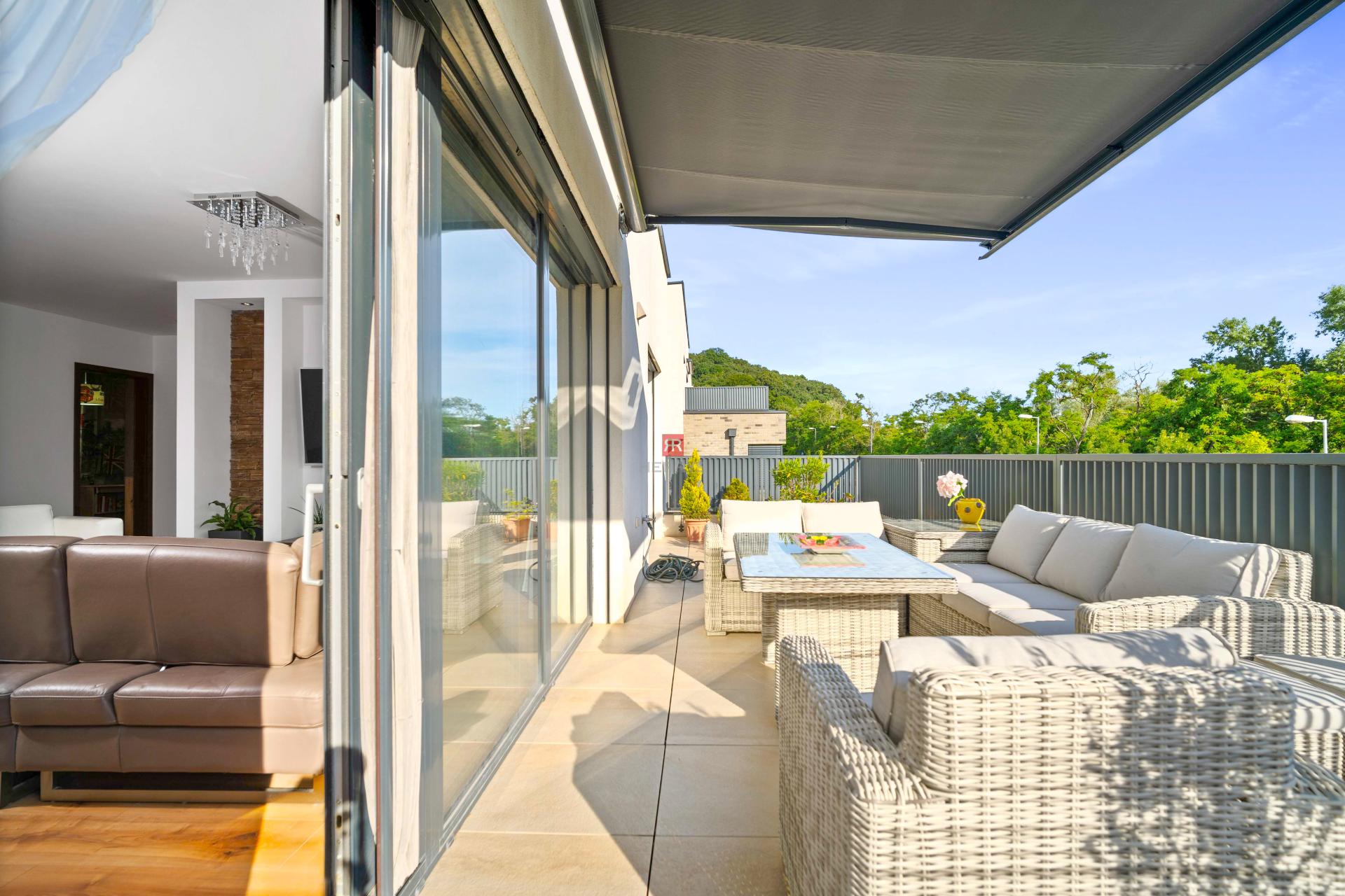 HERRYS - Na predaj výnimočný 3 izbový byt s terasou a s výhľadom do zelene devínskeho ramena Dunaju