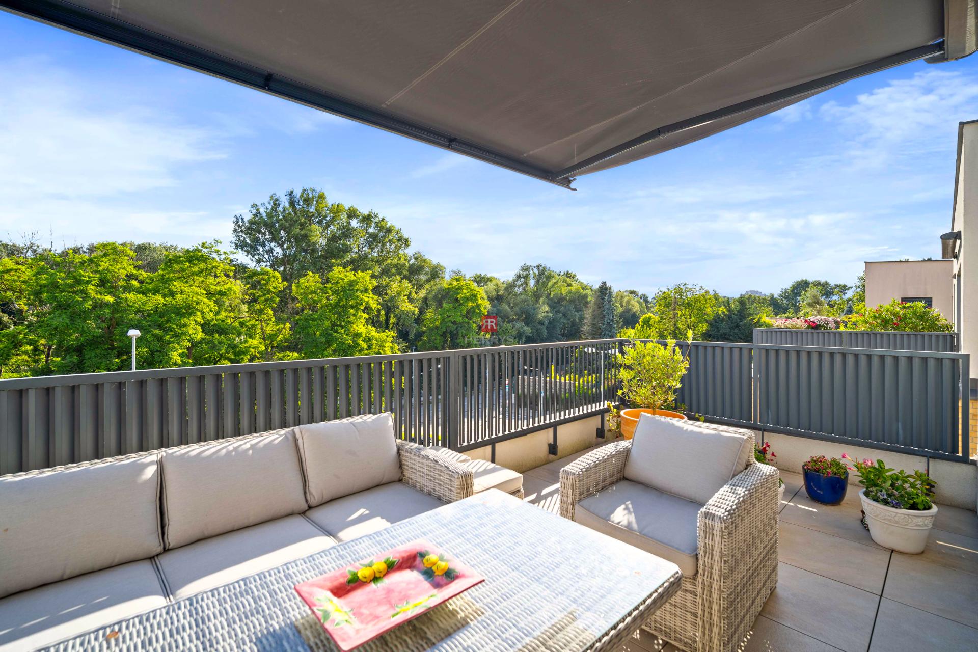 HERRYS - Na predaj výnimočný 3 izbový byt s terasou a s výhľadom do zelene devínskeho ramena Dunaju